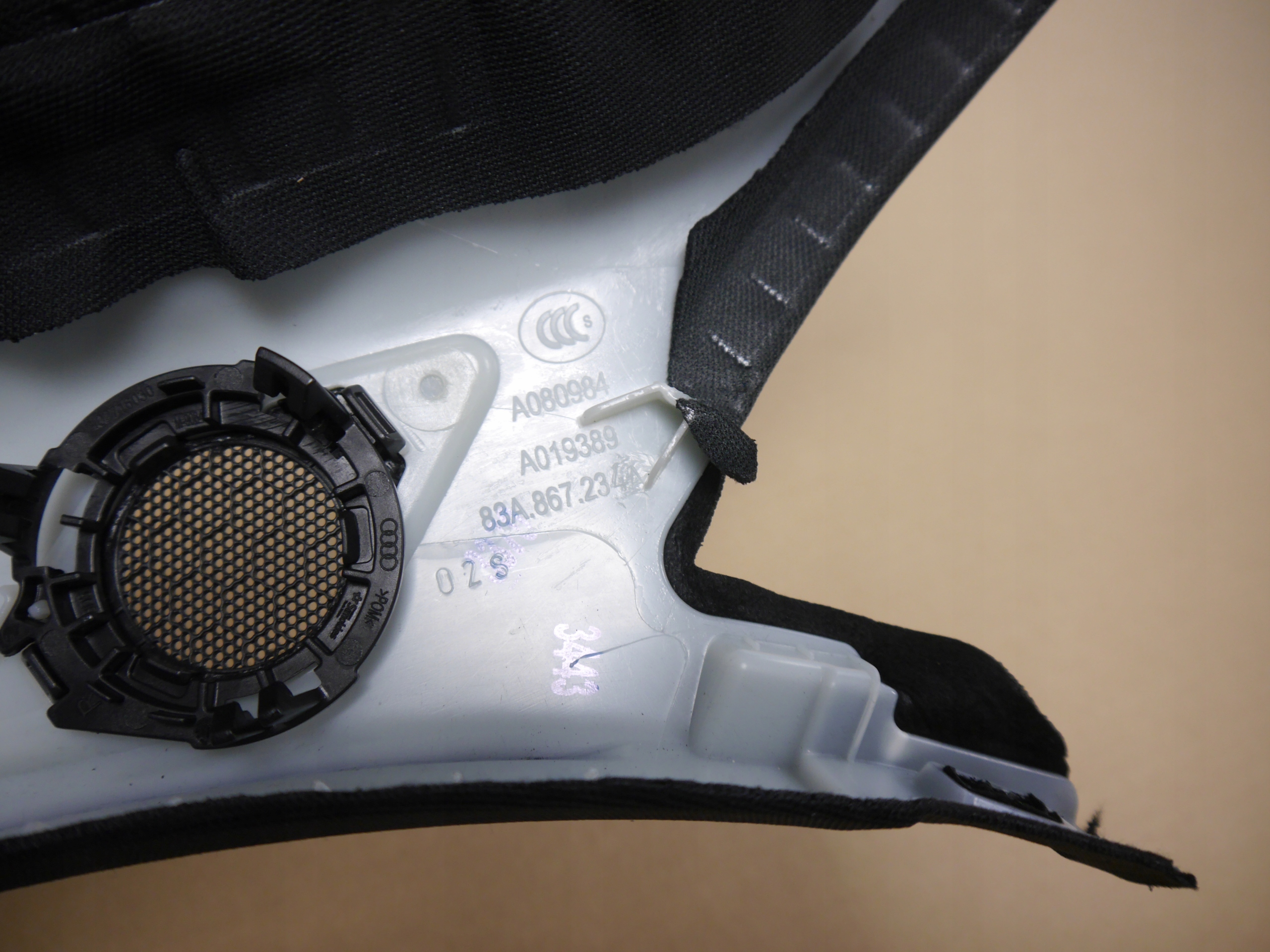 AUDI Q3 83A OSŁONA SŁUPKA PRAWA 83A867234A VU5 Typ samochodu Samochody osobowe