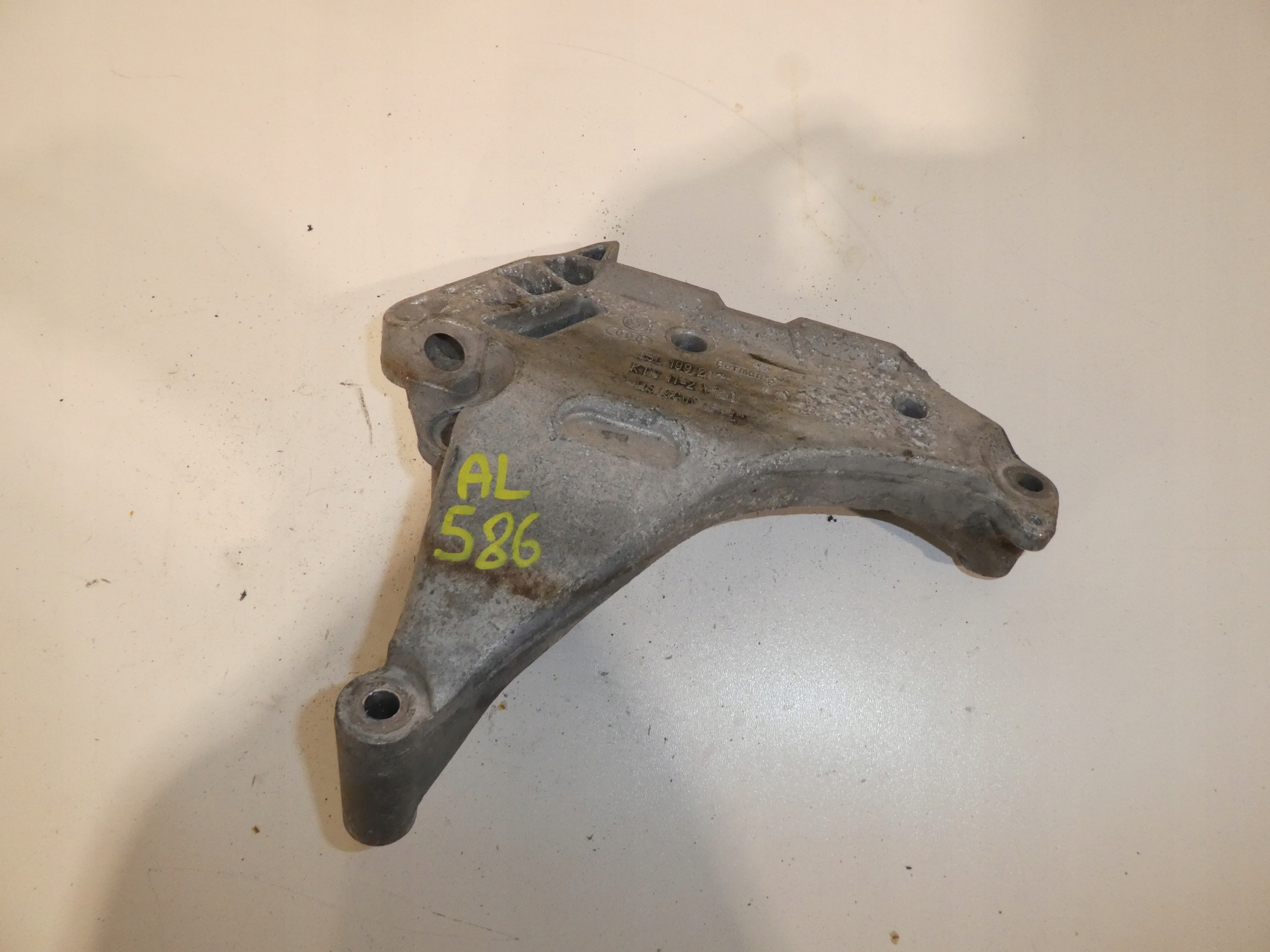holder engine mount VW TOURAN 2.0 TDI 03L199207