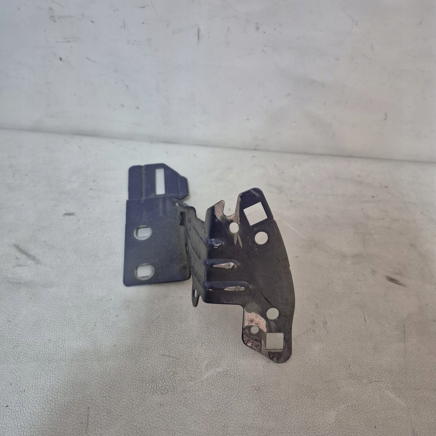 PEUGEOT 208 2012-2019 -> Support plaque Aile Avant Droite