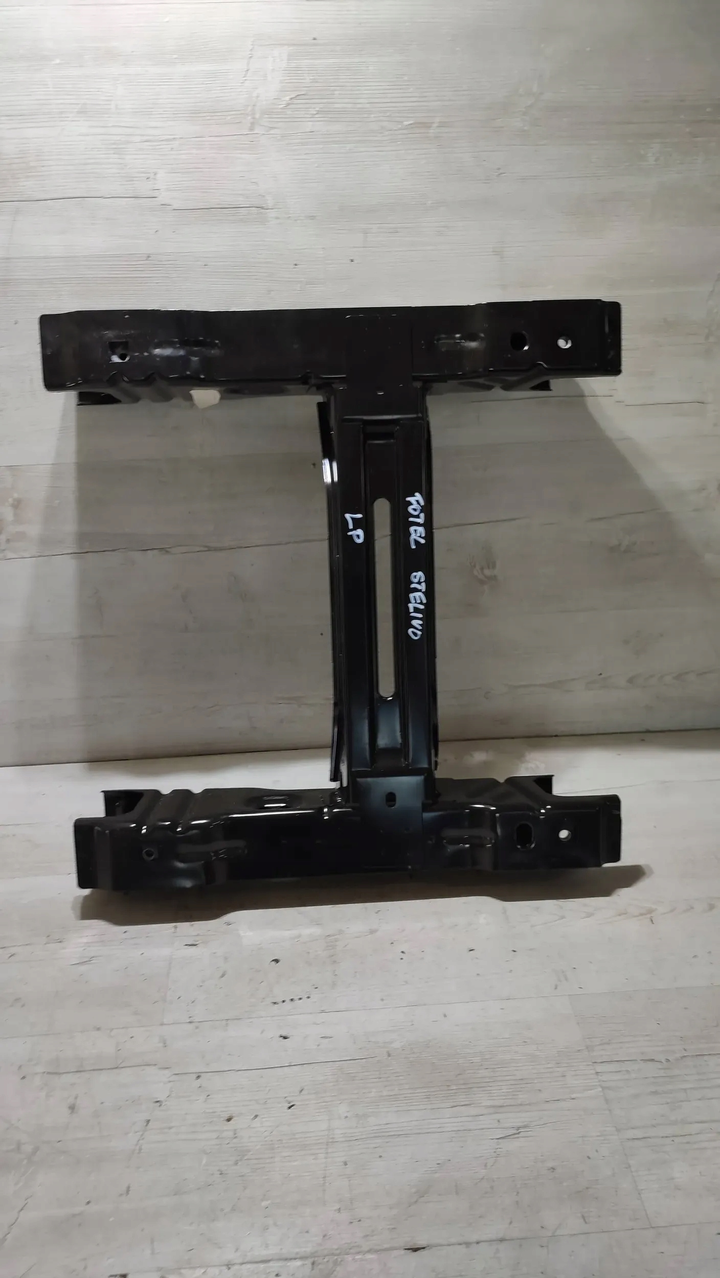 Alfa Romeo Stelvio 2.0T 21r. holder seat left front
