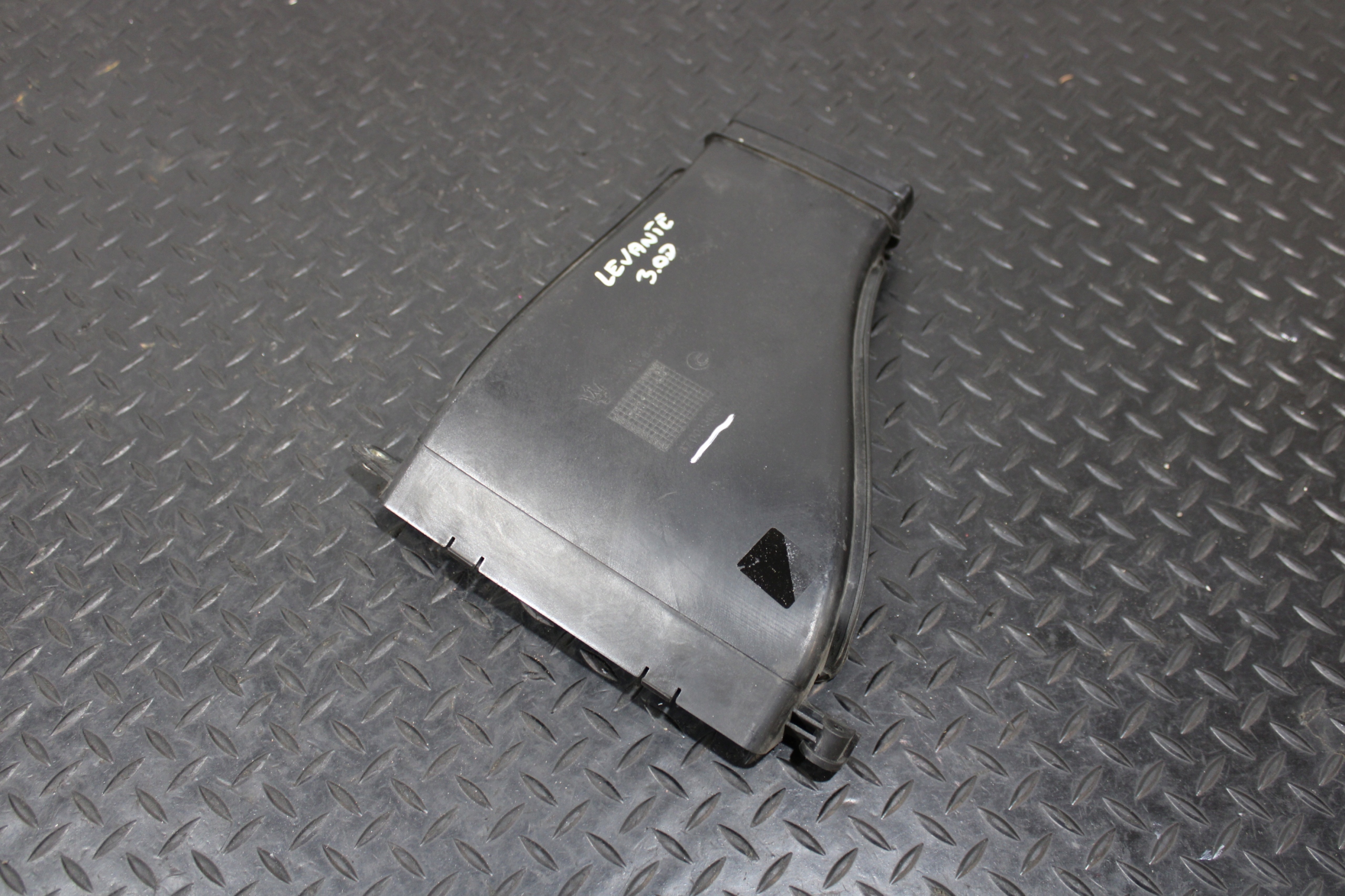 intake air MASERATI LEVANTE M161 670033069