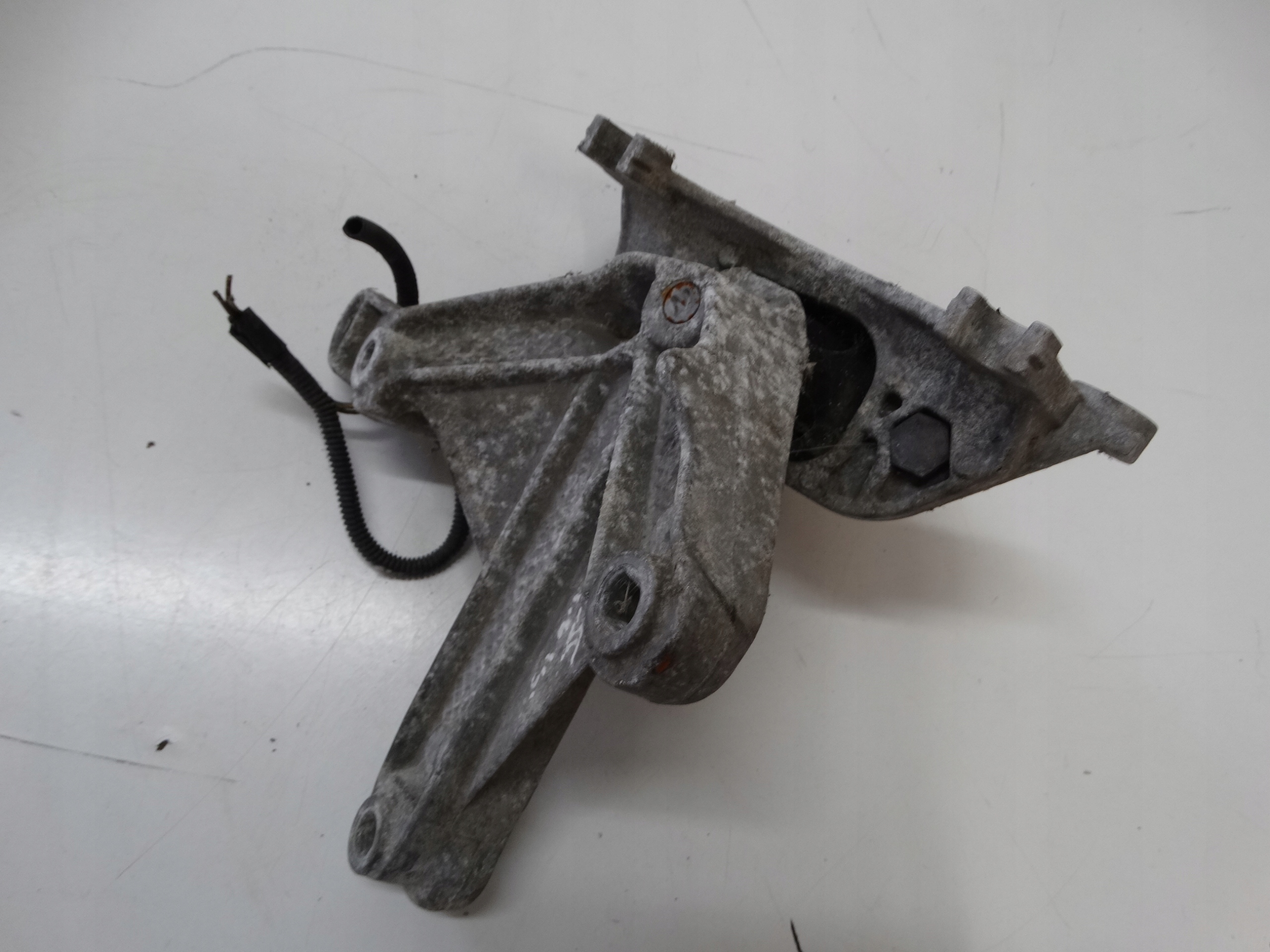 holder gearbox mounting RENAULT MEGANE II 8200043084