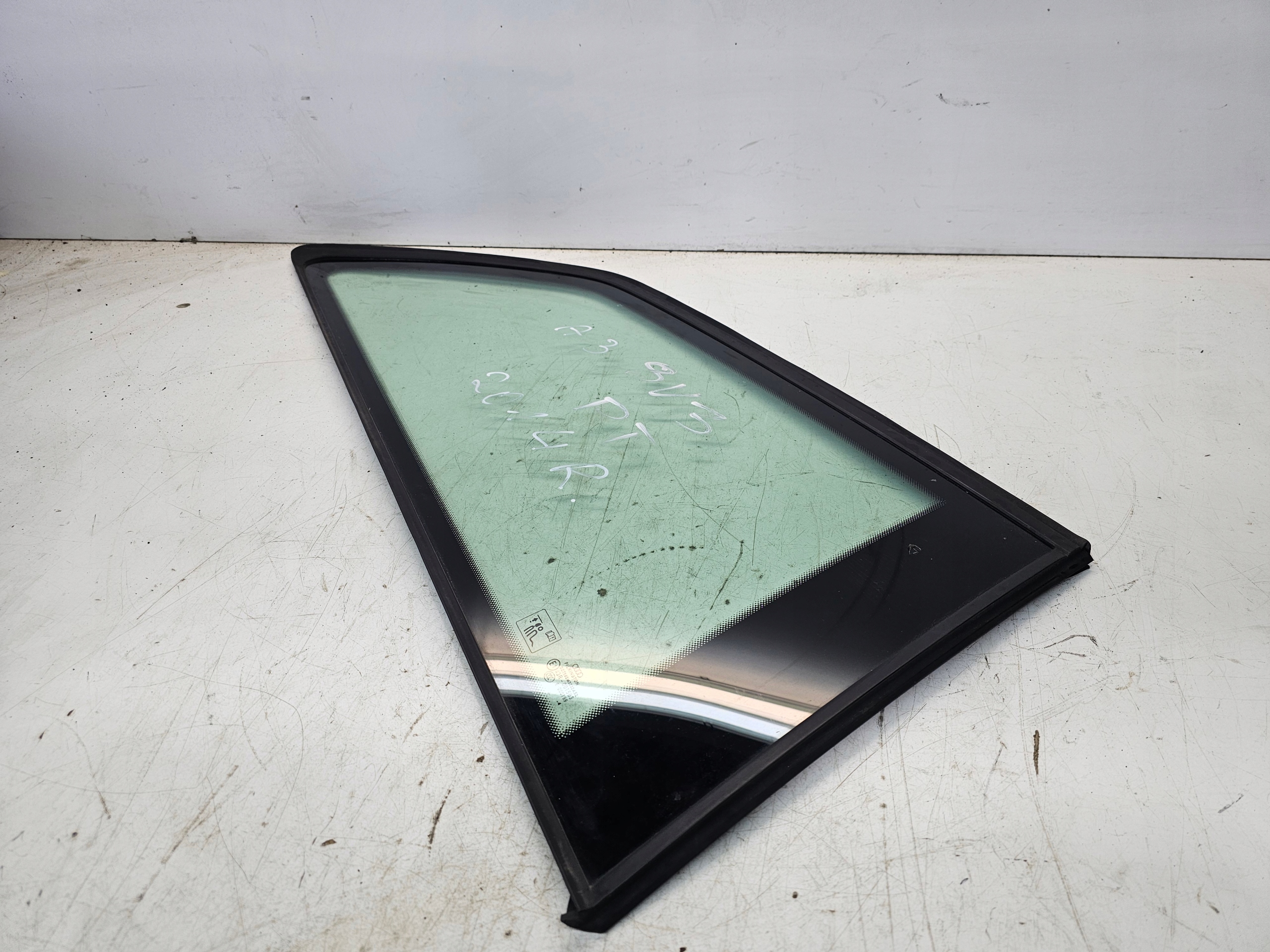 window bodywork right rear part below LISTWE CHROM AUDI A3 8V3 3 door 2014R