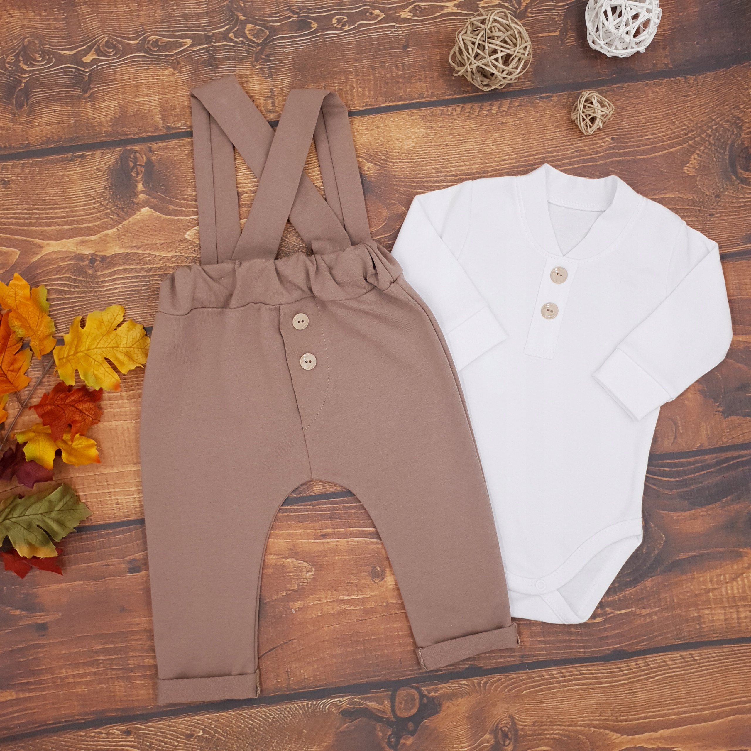 Komplet dziecięcy, body i spodnie na szelkach, zestaw dla chłopca r.92 Rozmiar (new) 92 (87 - 92 cm)