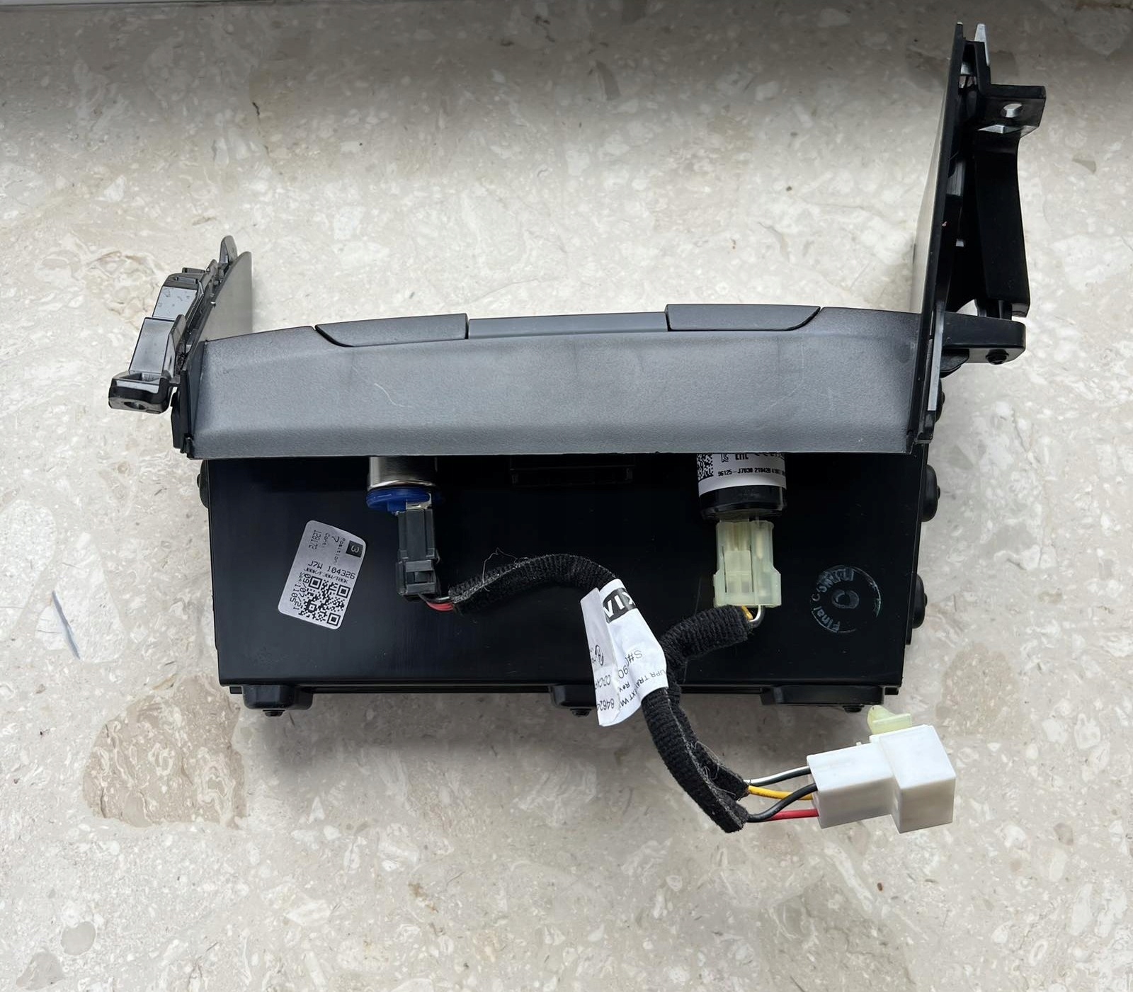 KIA CEED III 17-22 Abdeckung, Hutablage Handschuhfach mitte 84681-J7000