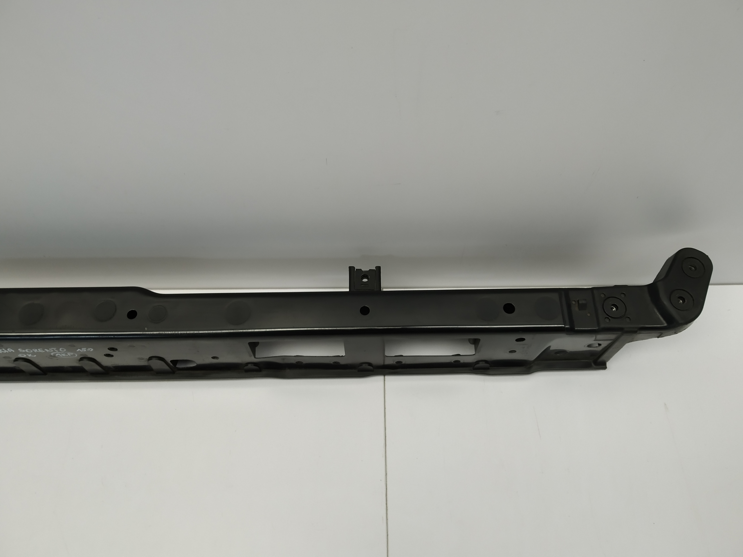 15R- Kia Sorento III pillar iron upper front body wall sider originál