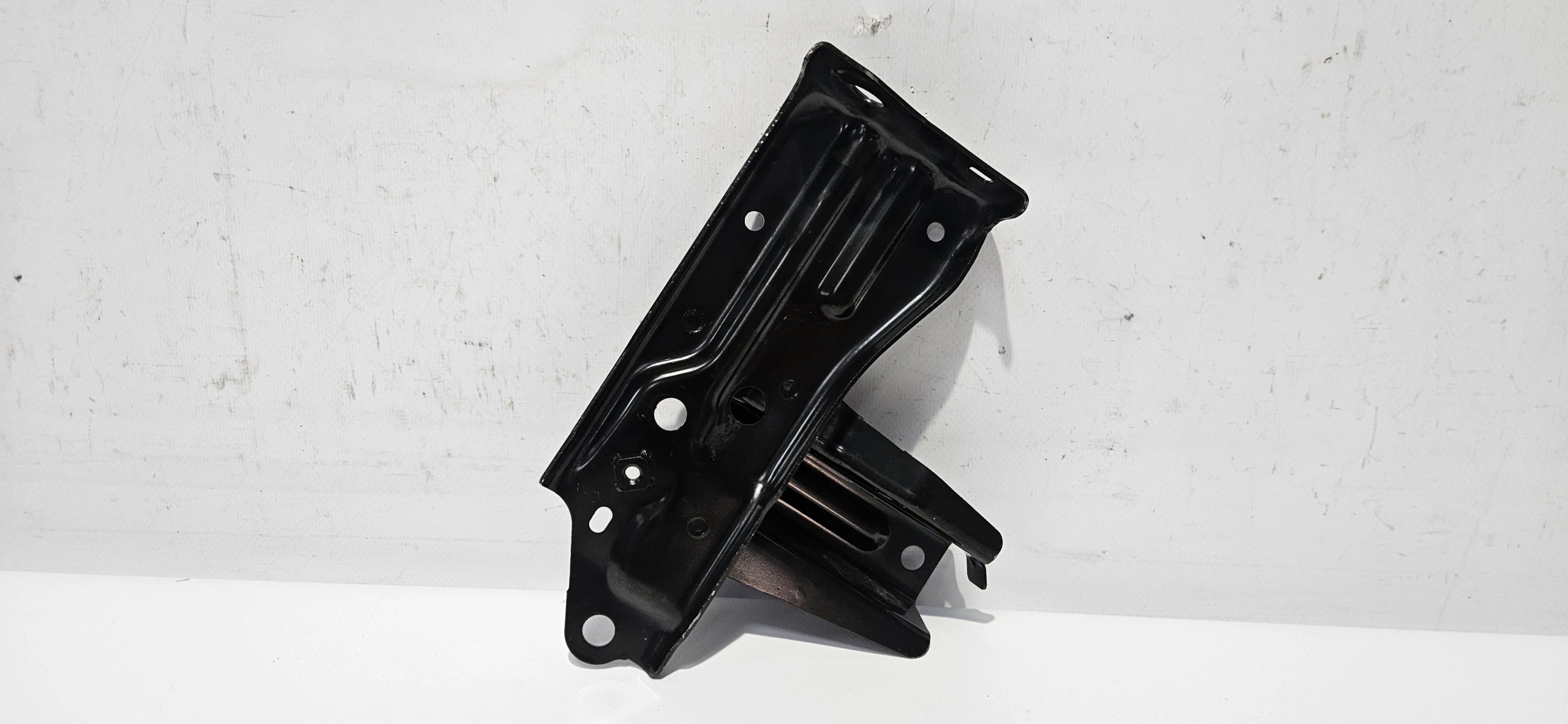 console holder supports left front TOYOTA YARIS CROSS 20- original