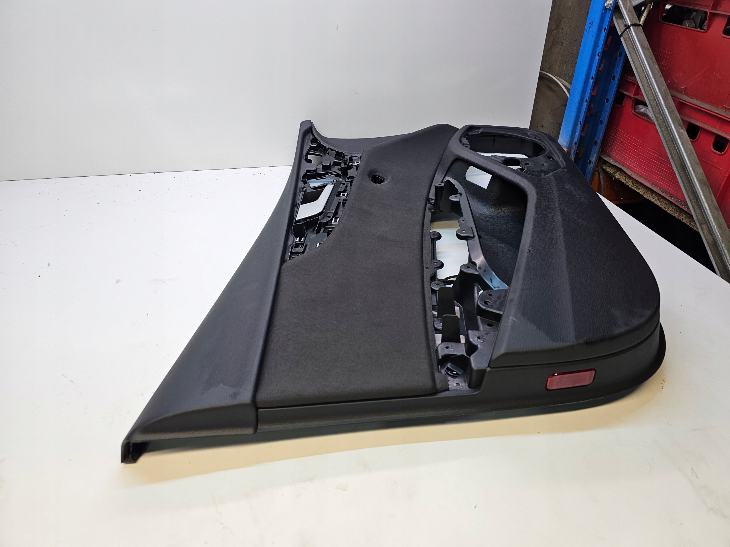 side door left front AUDI A4 B9 EUROPA 8W0867117 8W1867105E