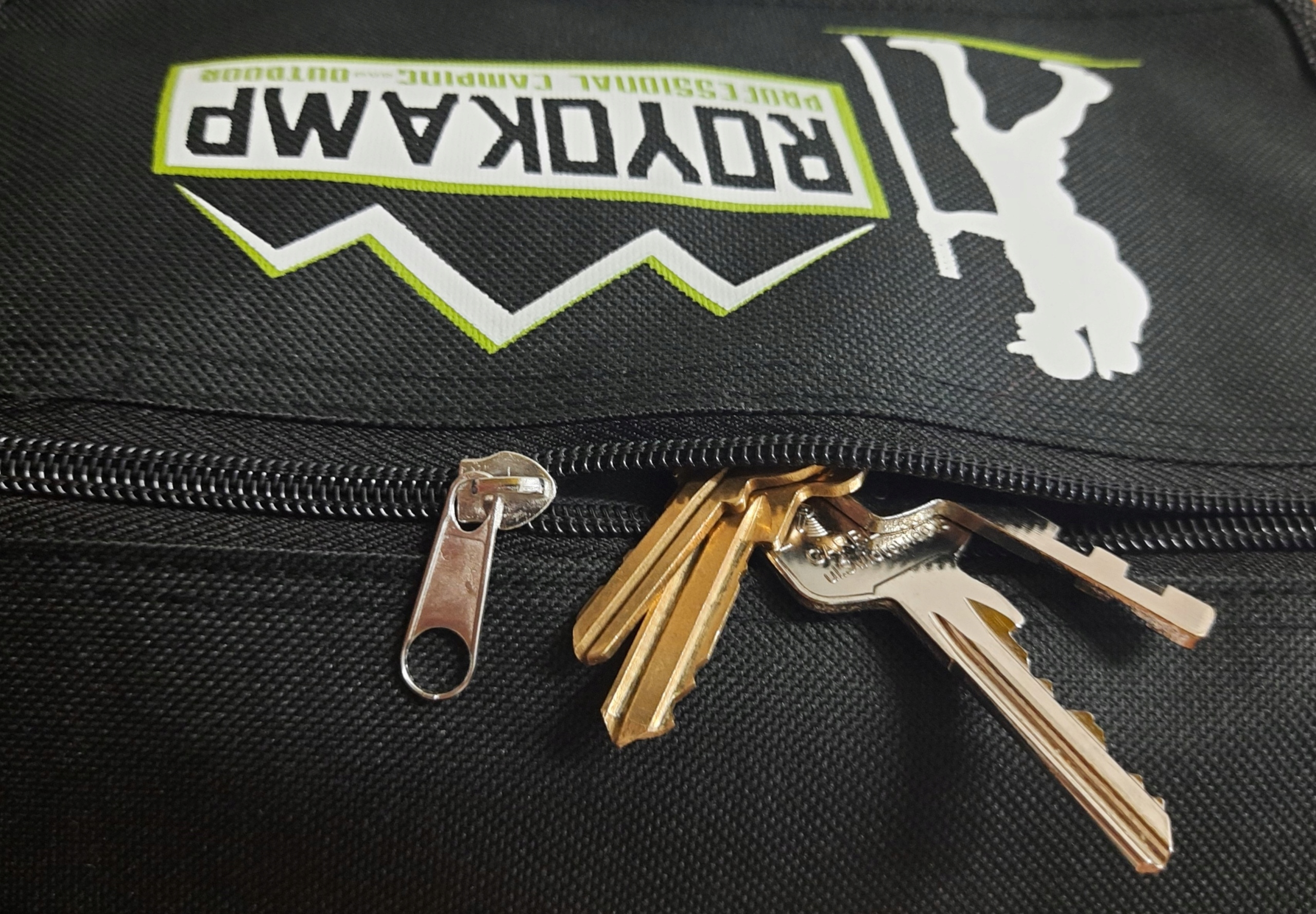 KOC NA PLAŻOWY PIKNIKOWY IZOLOWANY 170x150CM Rodzaj koc