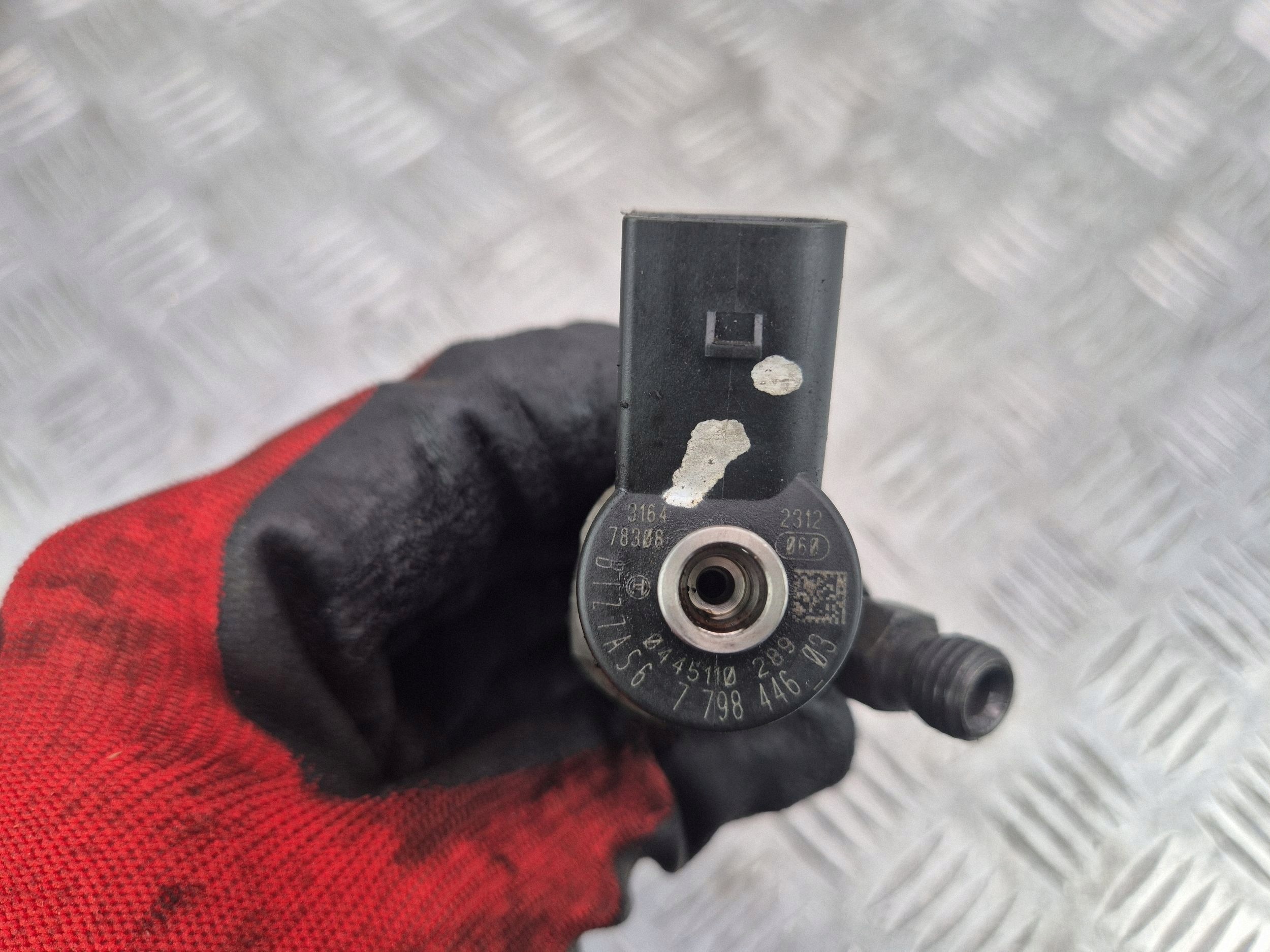 BMW 3 E90 E91 320d N47D20A injecteur 7798446