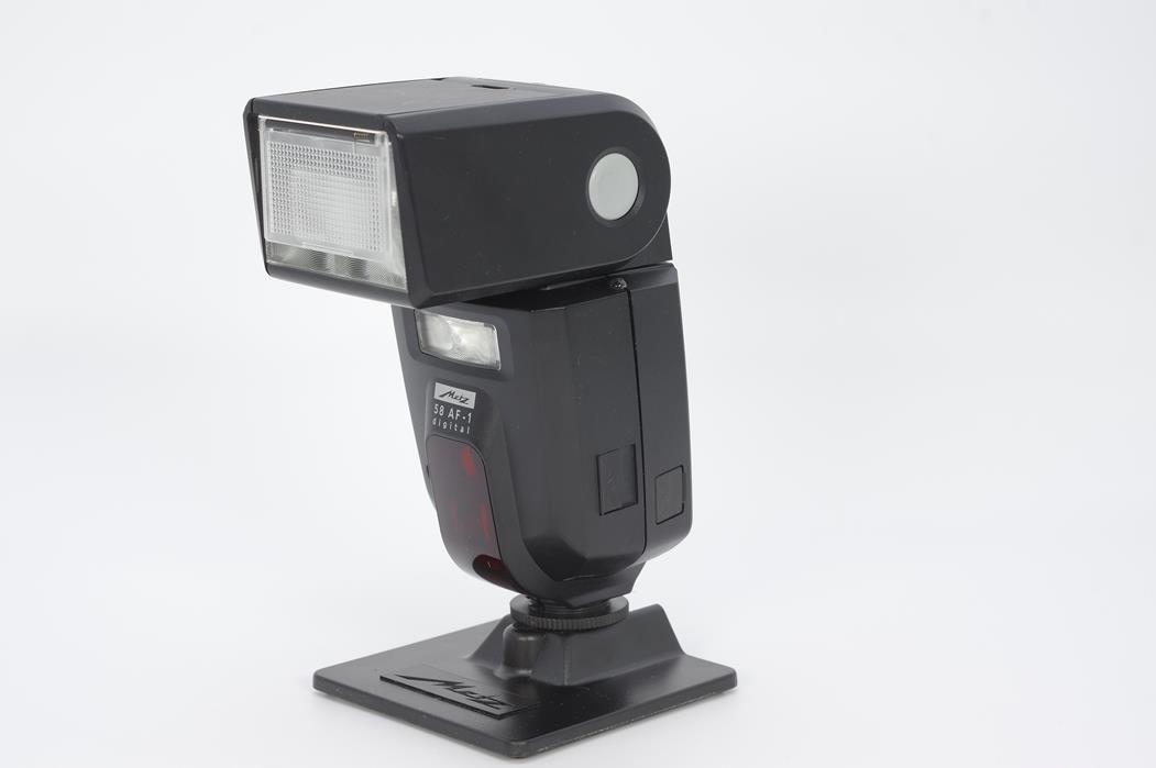 MECABLITZ 58 AF-1 C-w sklepowym stanie Liczba przewodnia (dla ISO 100) 42 m