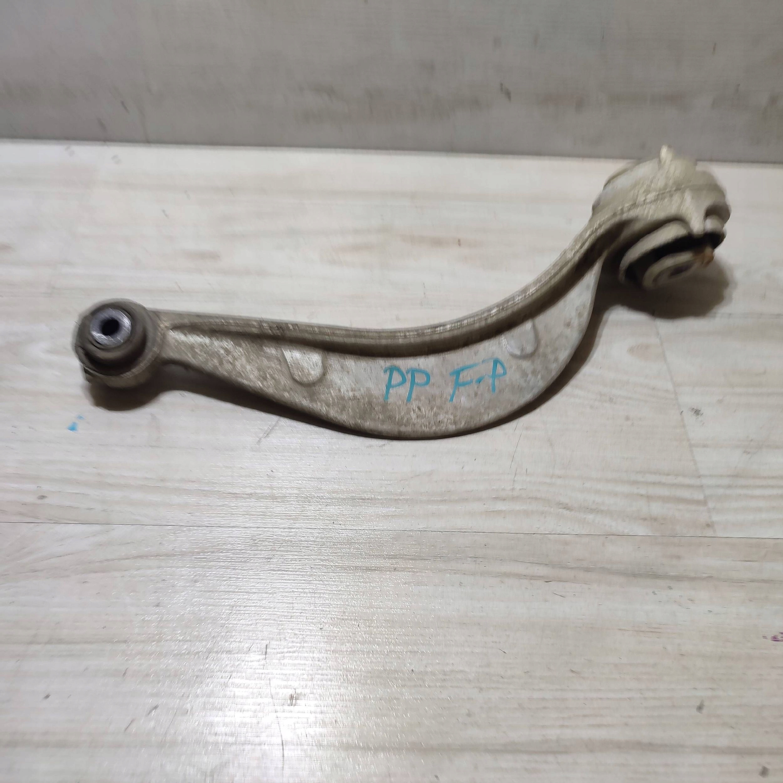 arm front lower front side right Jaguar F-Pace HK833C256AD