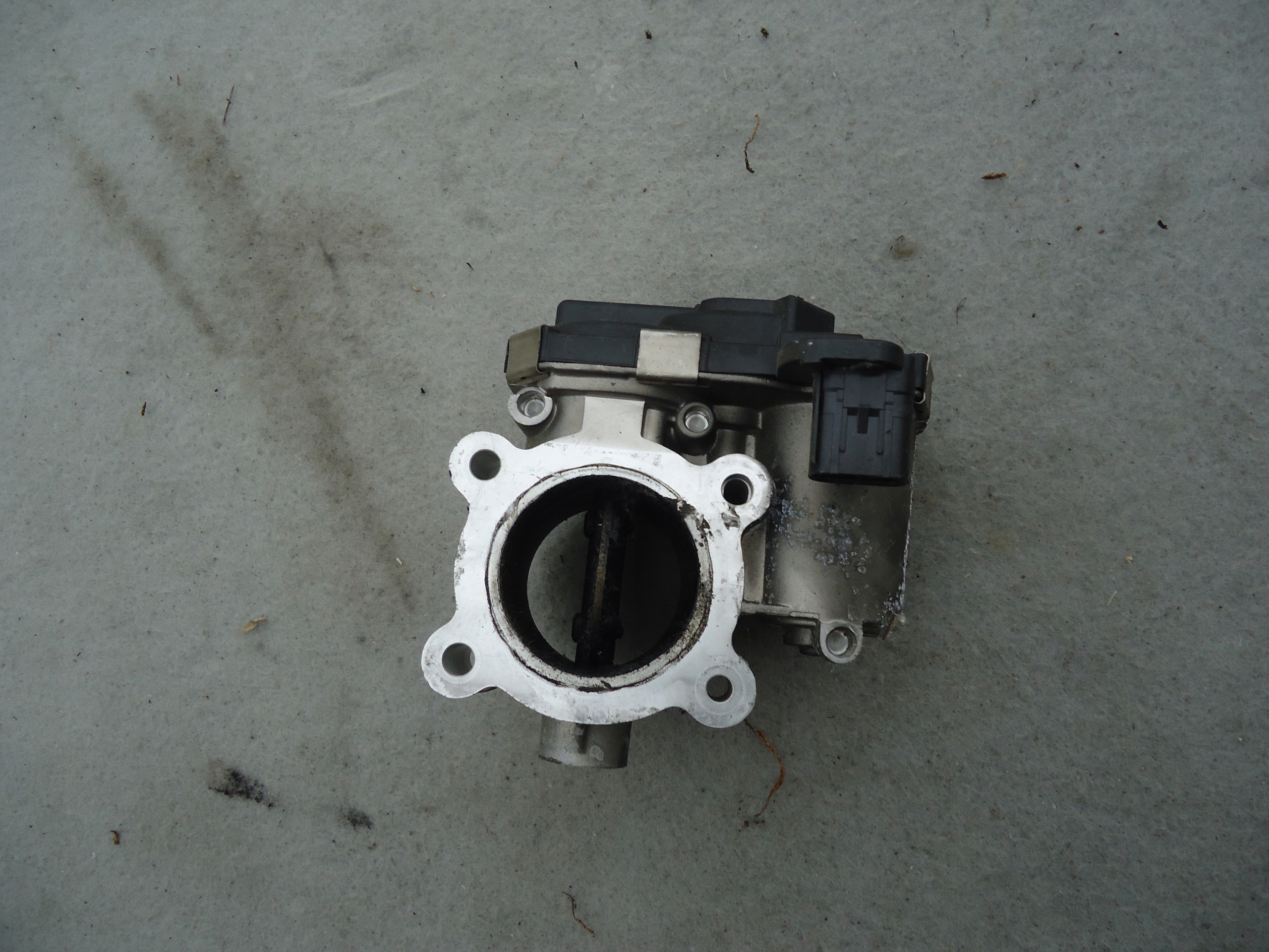 opel oe 55570009 ДРОССЕЛЬНАЯ ЗАСЛОНКА