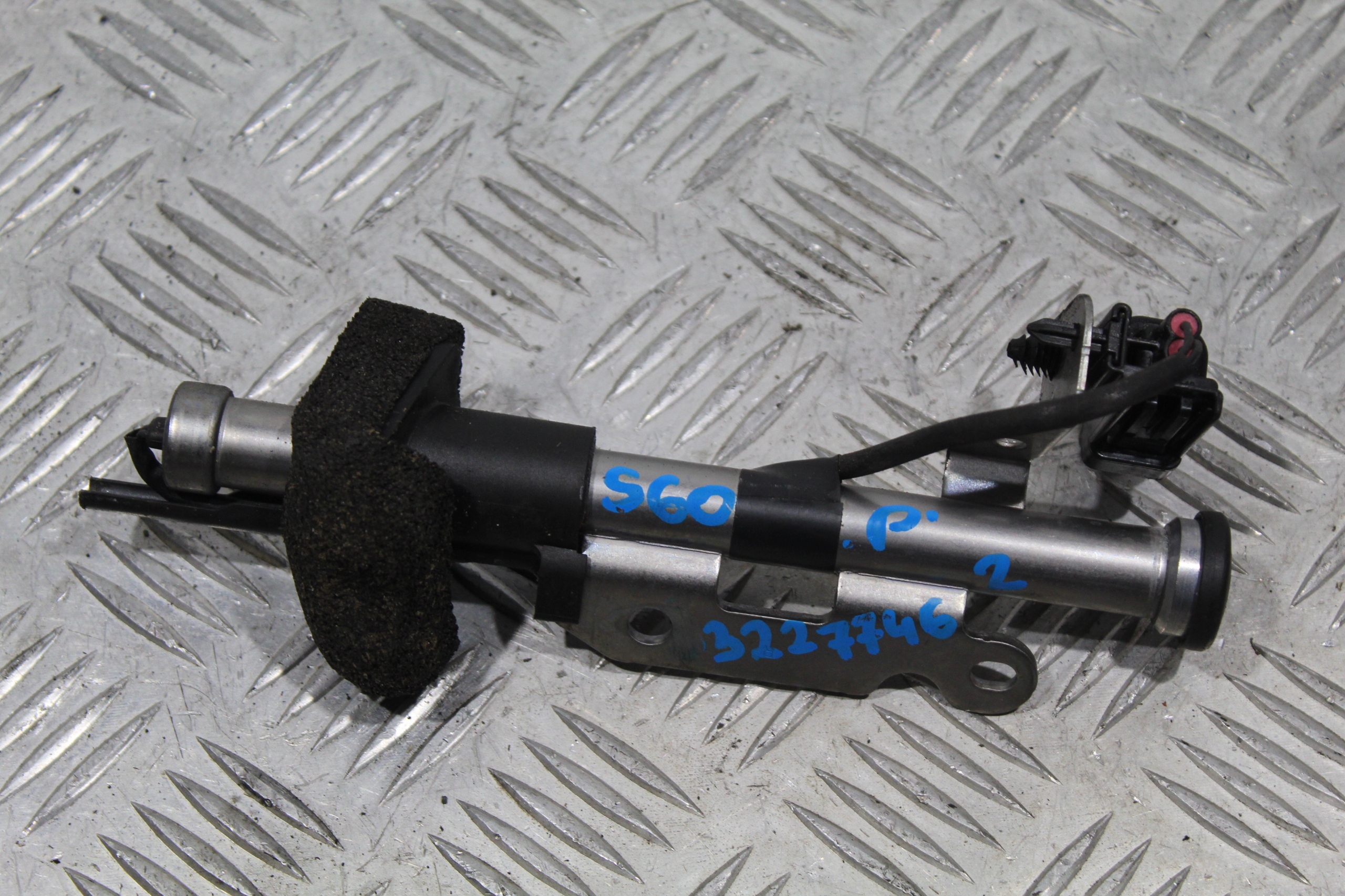 NABOJ PIROTECHNICZNY bonnets right VOLVO S60 III 3