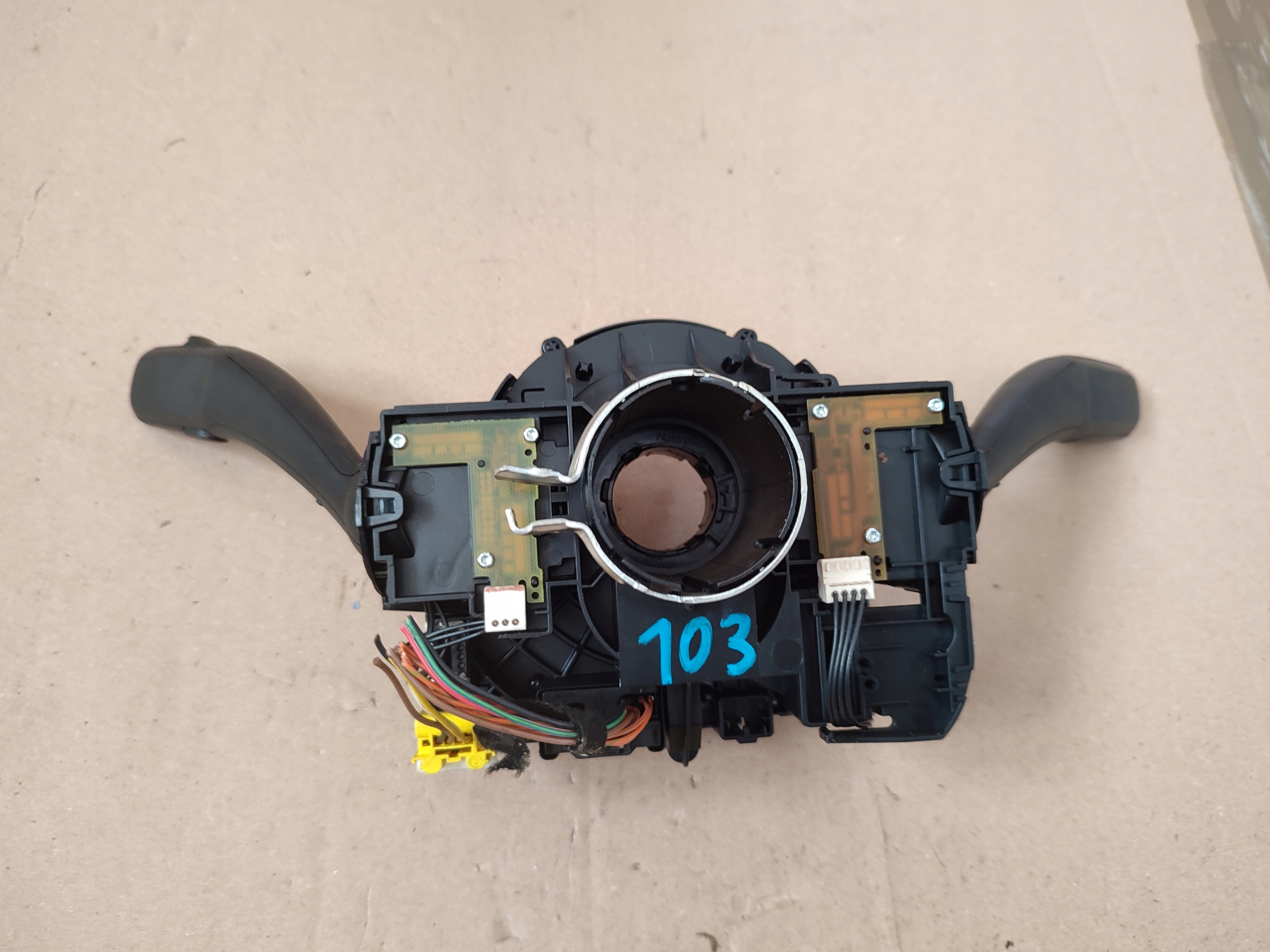 MANETKA steering wheel levers and controls ring A4 B8 8K0953502BJ 8K0953568F