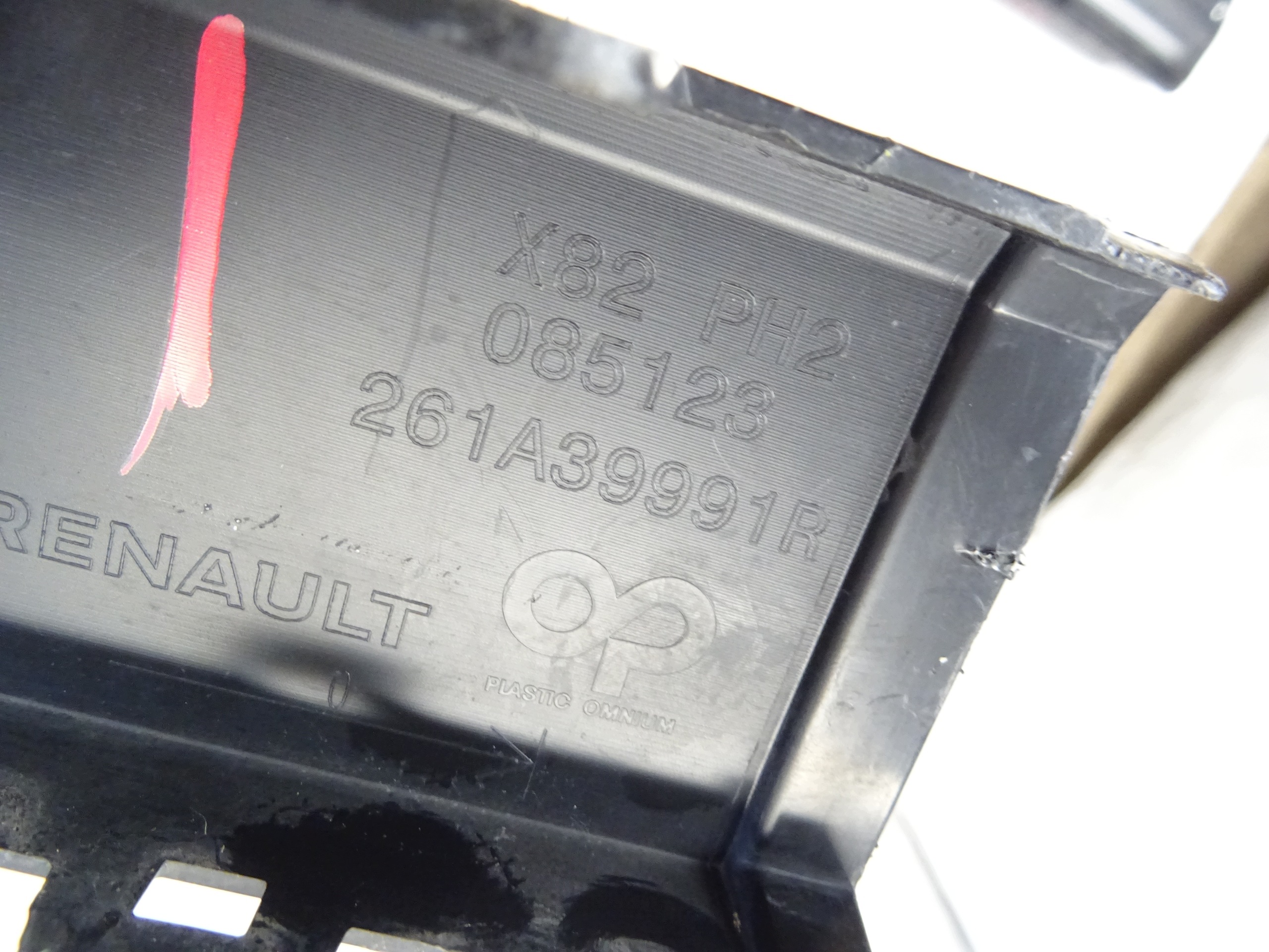 lišta nárazníku levý předek RENAULT TRAFIC IV 261A39991R