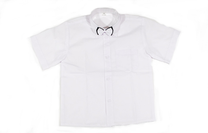 KOSZULA CHŁOPIĘCA BIAŁA Z KRÓTKIM RĘKAWEM 104 CM K Cechy dodatkowe kieszeń mucha