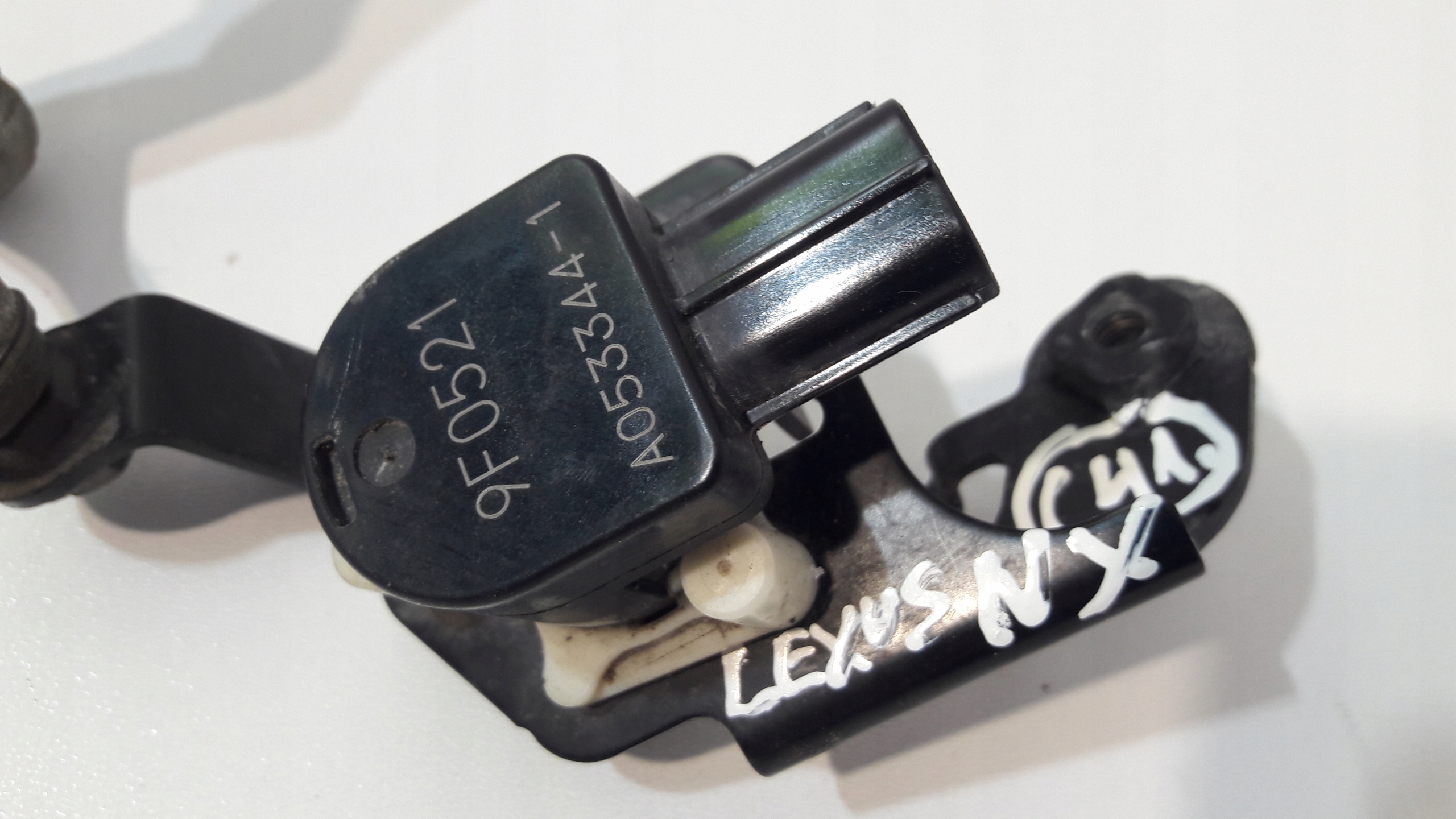 sensor POZIOMOWANIA XENON LEXUS NX A053344-1 rear (C41)