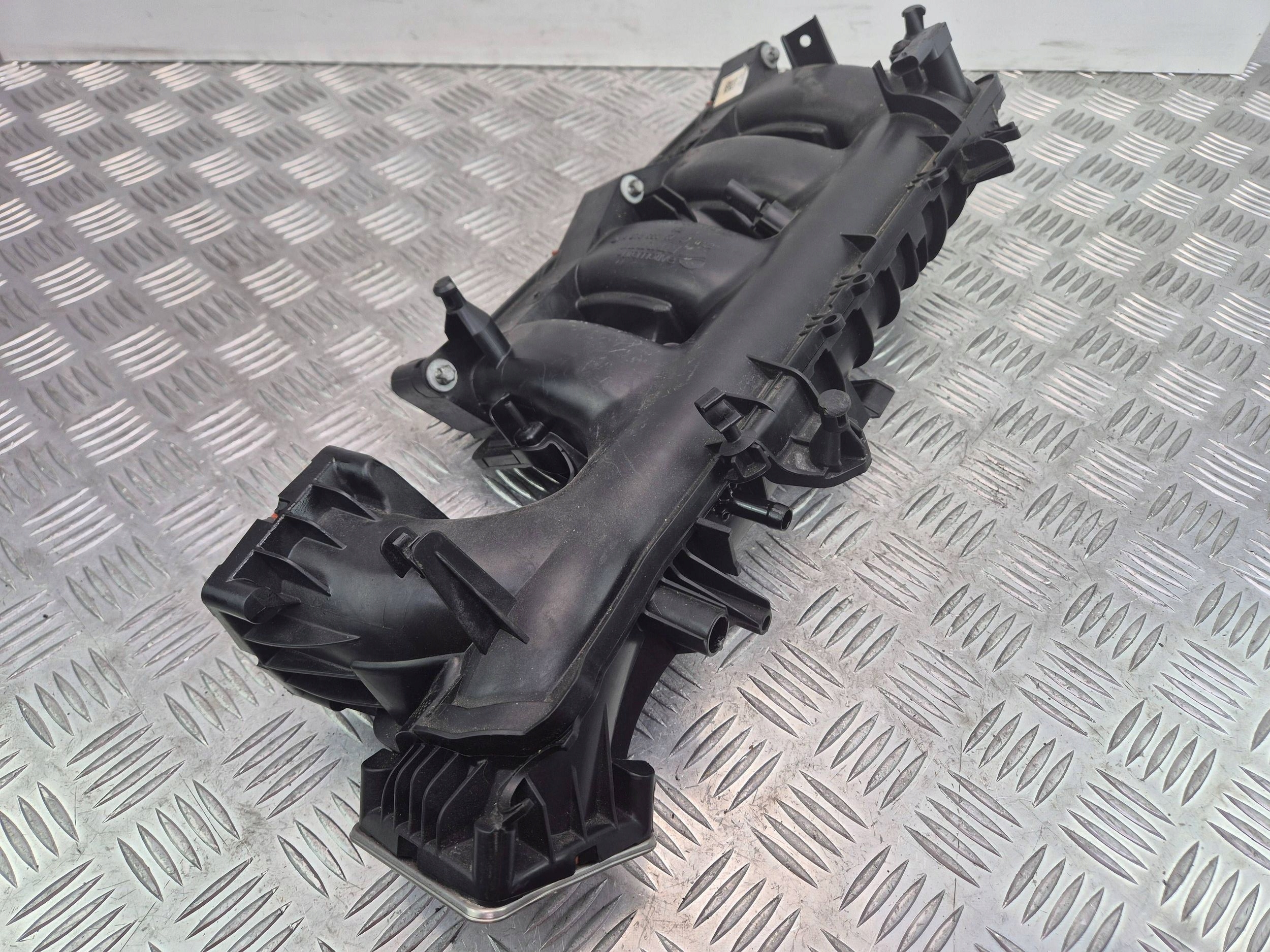 Mercedes CLA220 C117 intake manifold A2700900737