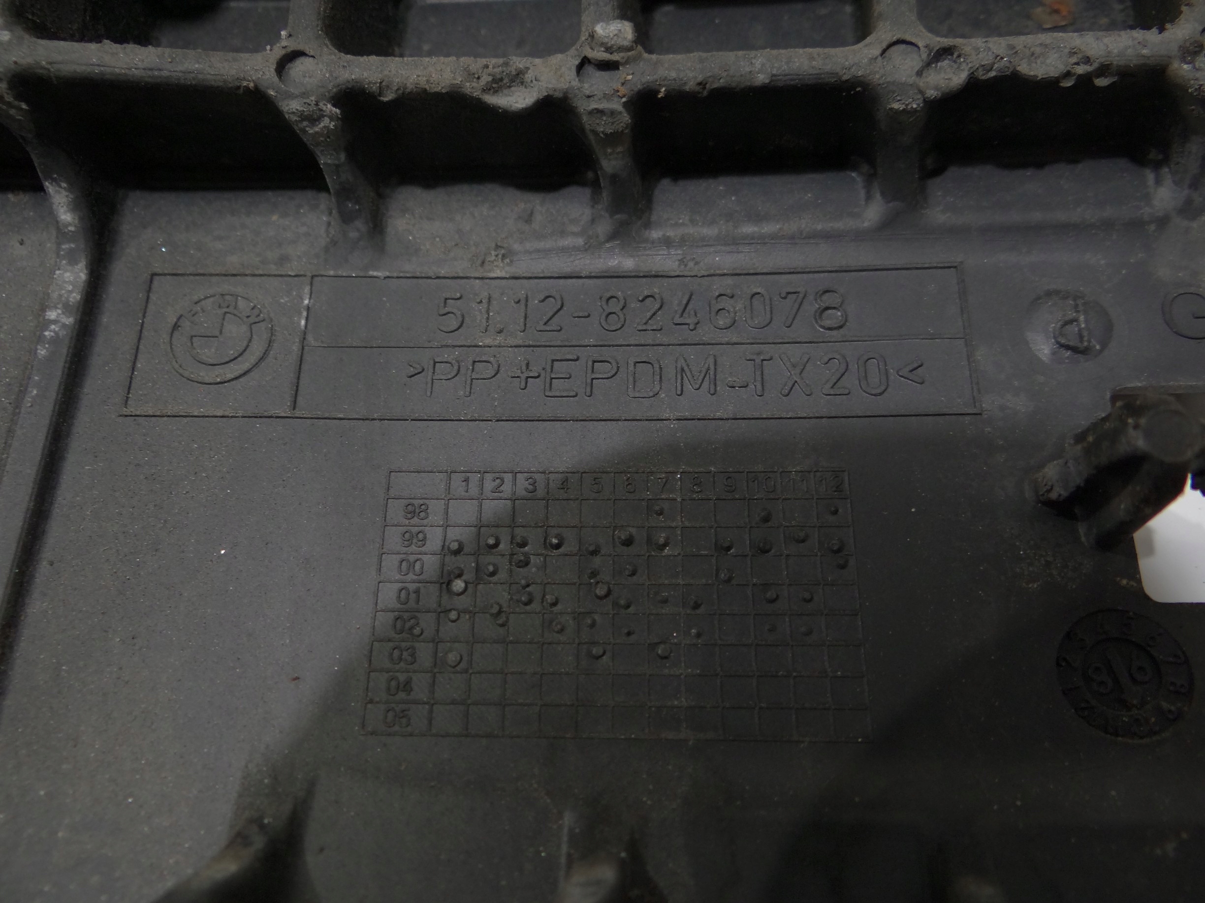 Support plaque Pare choc Droite Arrière BMW E39 8246078