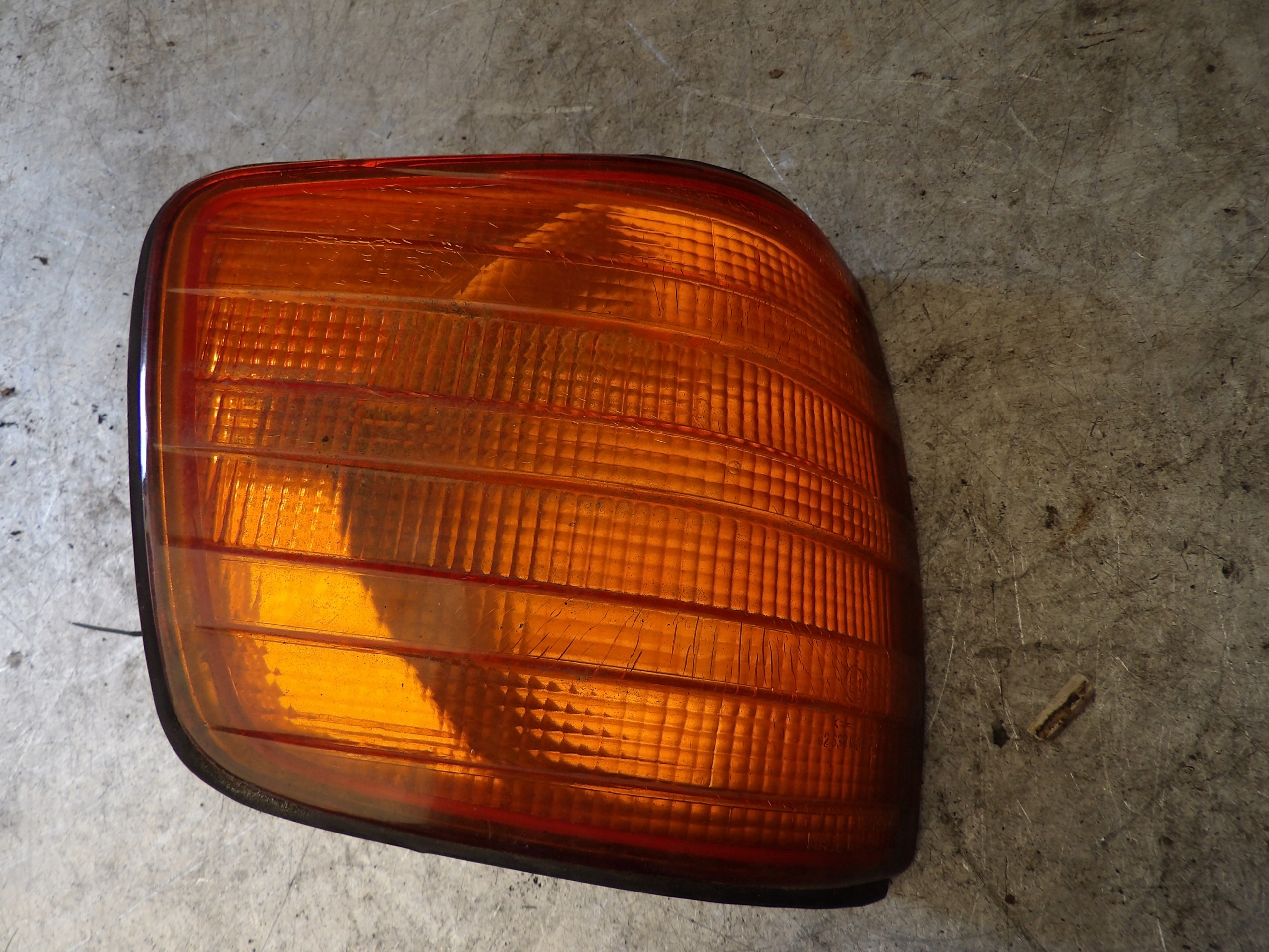 Mercedes W126 Coupe indicator front right 1305233070 R