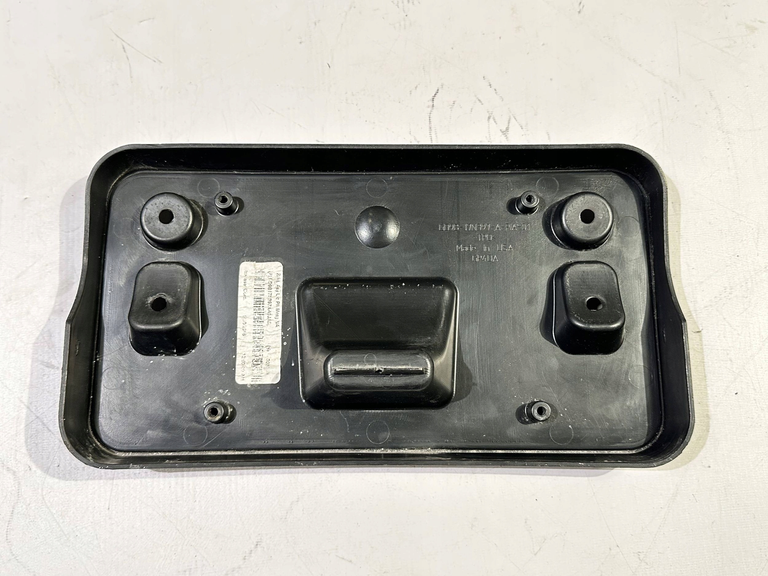 frame pad holder signs rejestracji Lincoln Continental 2017+