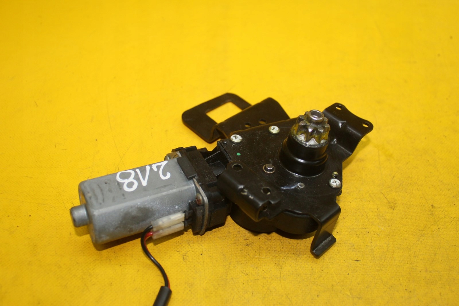 The MOTOR of the SEAT LEFT FRONT Range SPORT L320