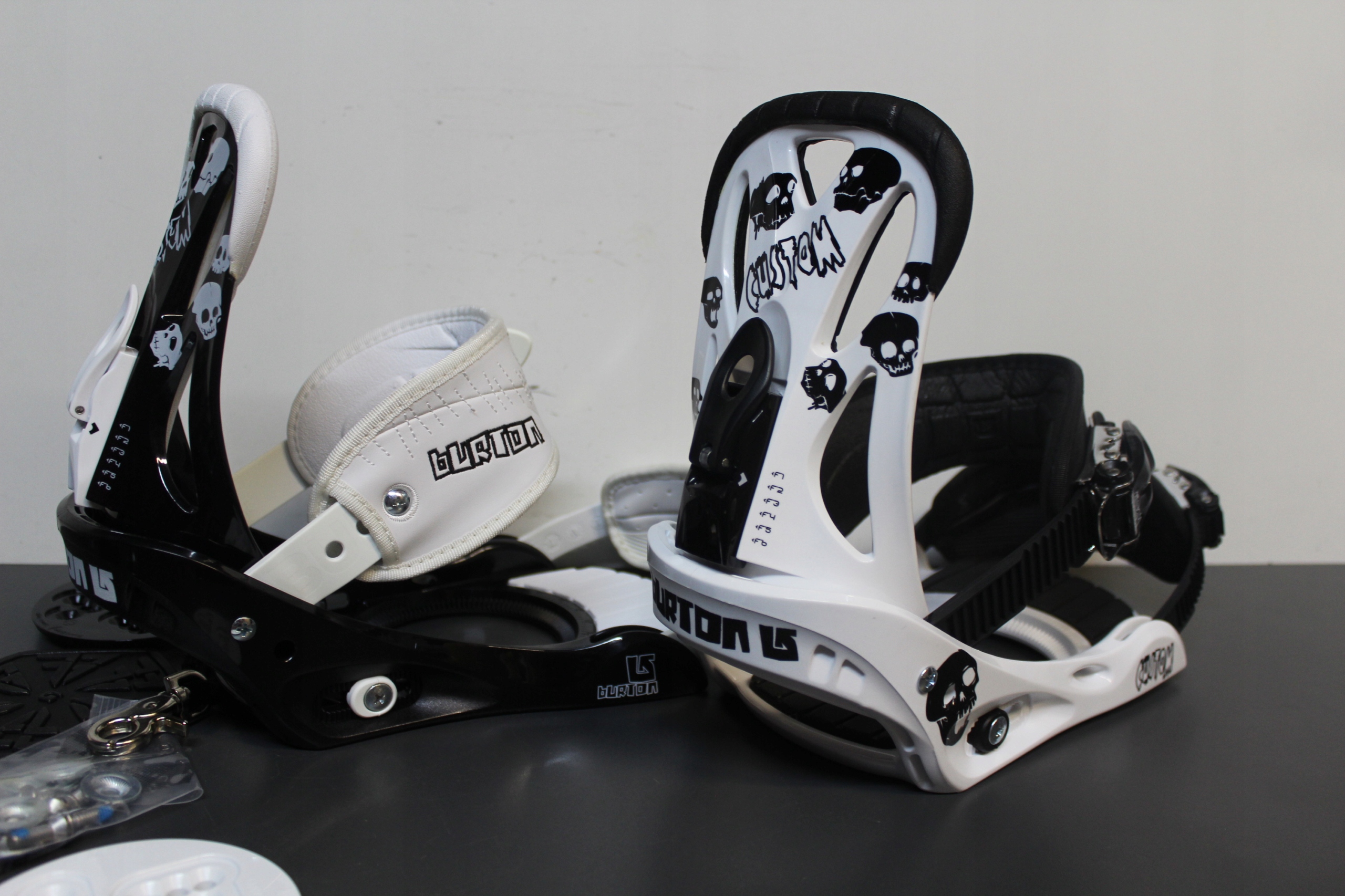 BURTON CUSTOM SMALLS wiązanie snowboard ''S'' [W2] Twardość (flex) średnie