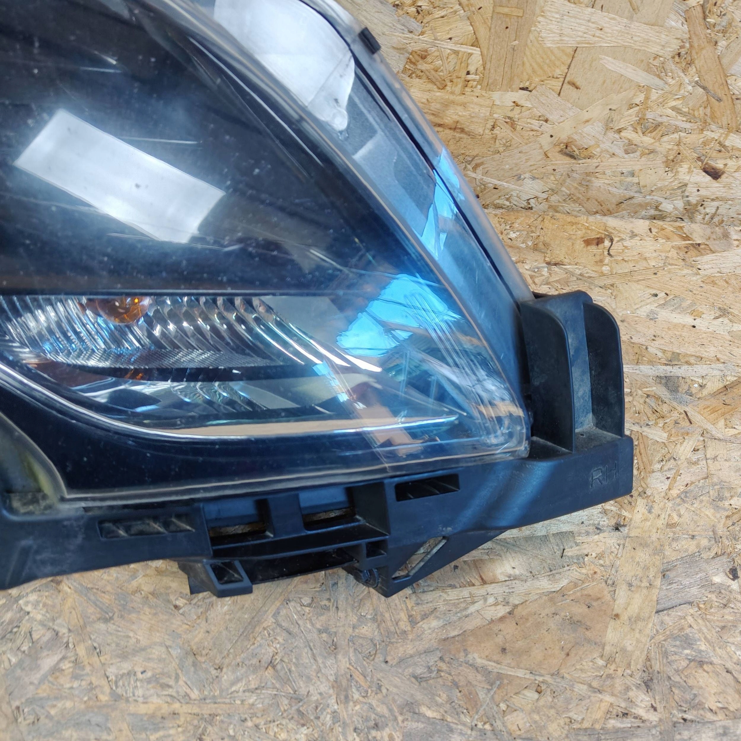 Reflektor light right side Opel Zafira C 030126320205