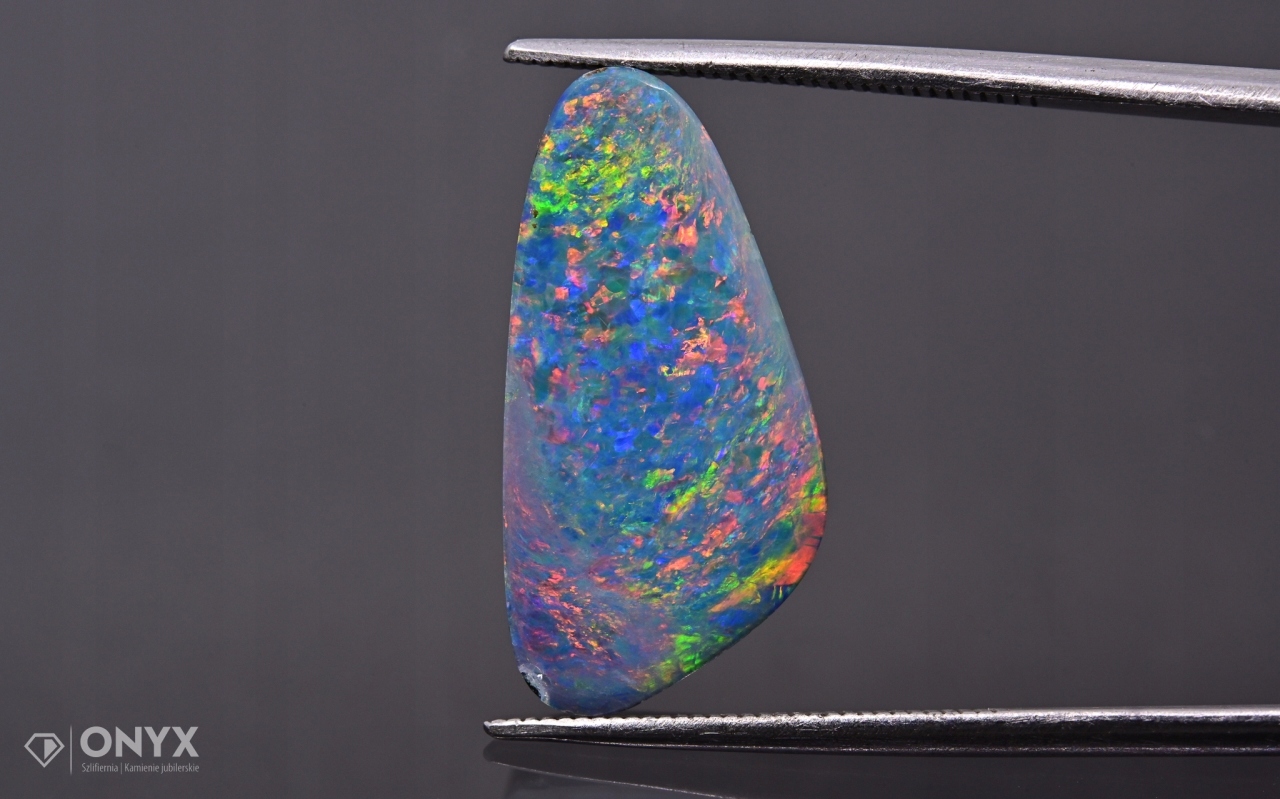 Opal Australská konvexní deska dublet nepravidelný