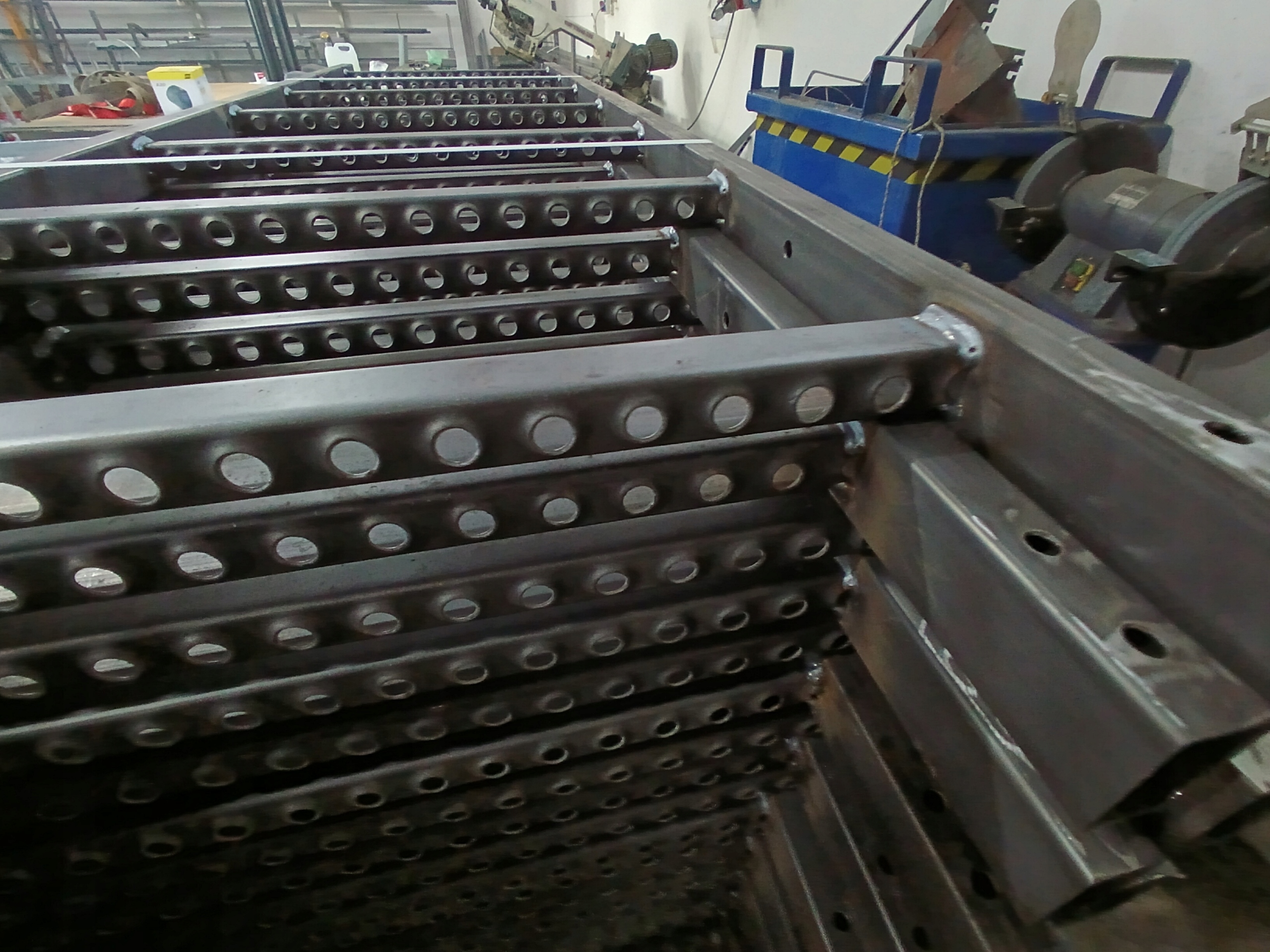 Szczeble drabinowe perforowane, antypoślizgowe Marka bez marki