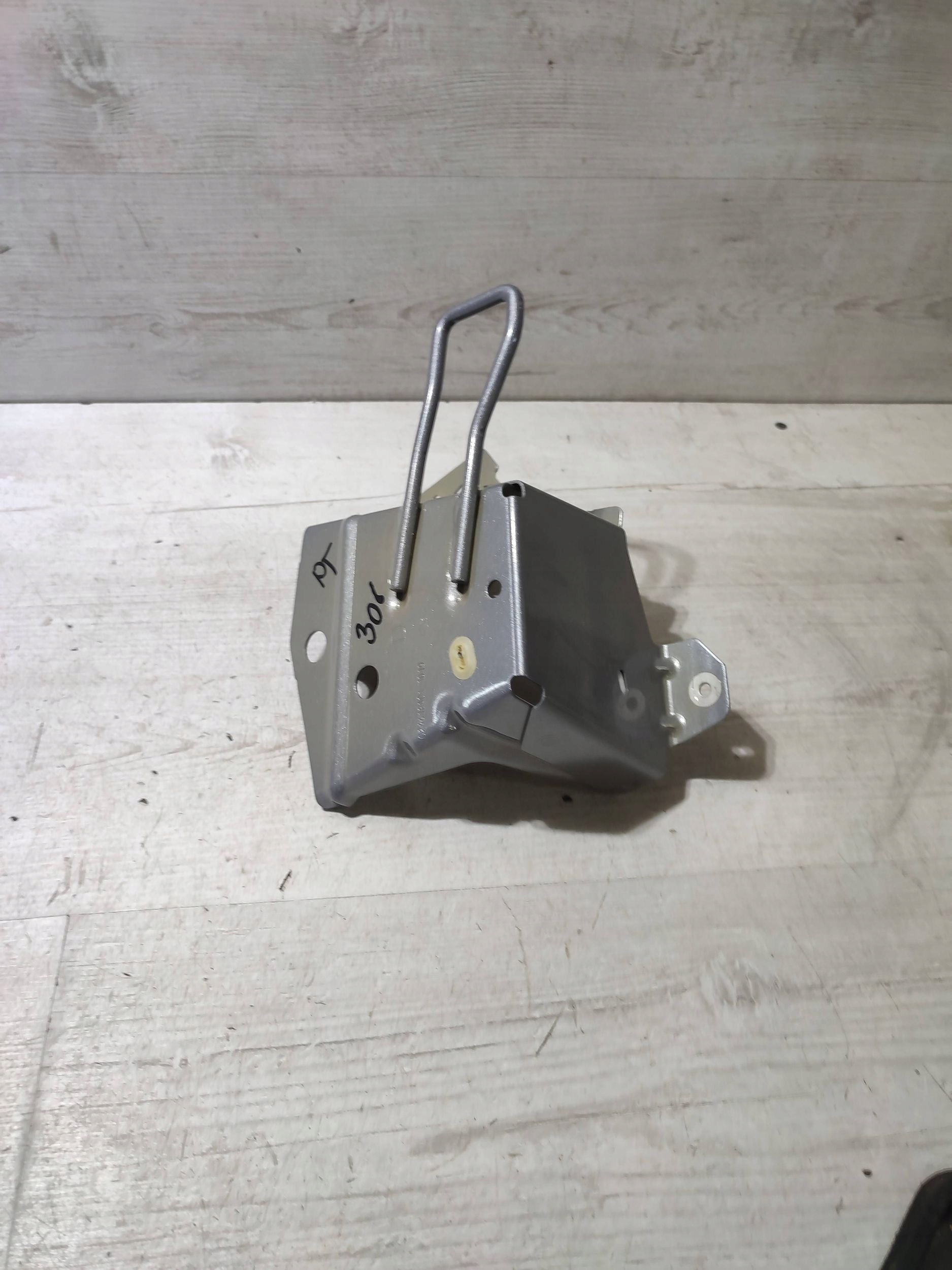 Peugeot 308 2019 rear part side right holder kanapy