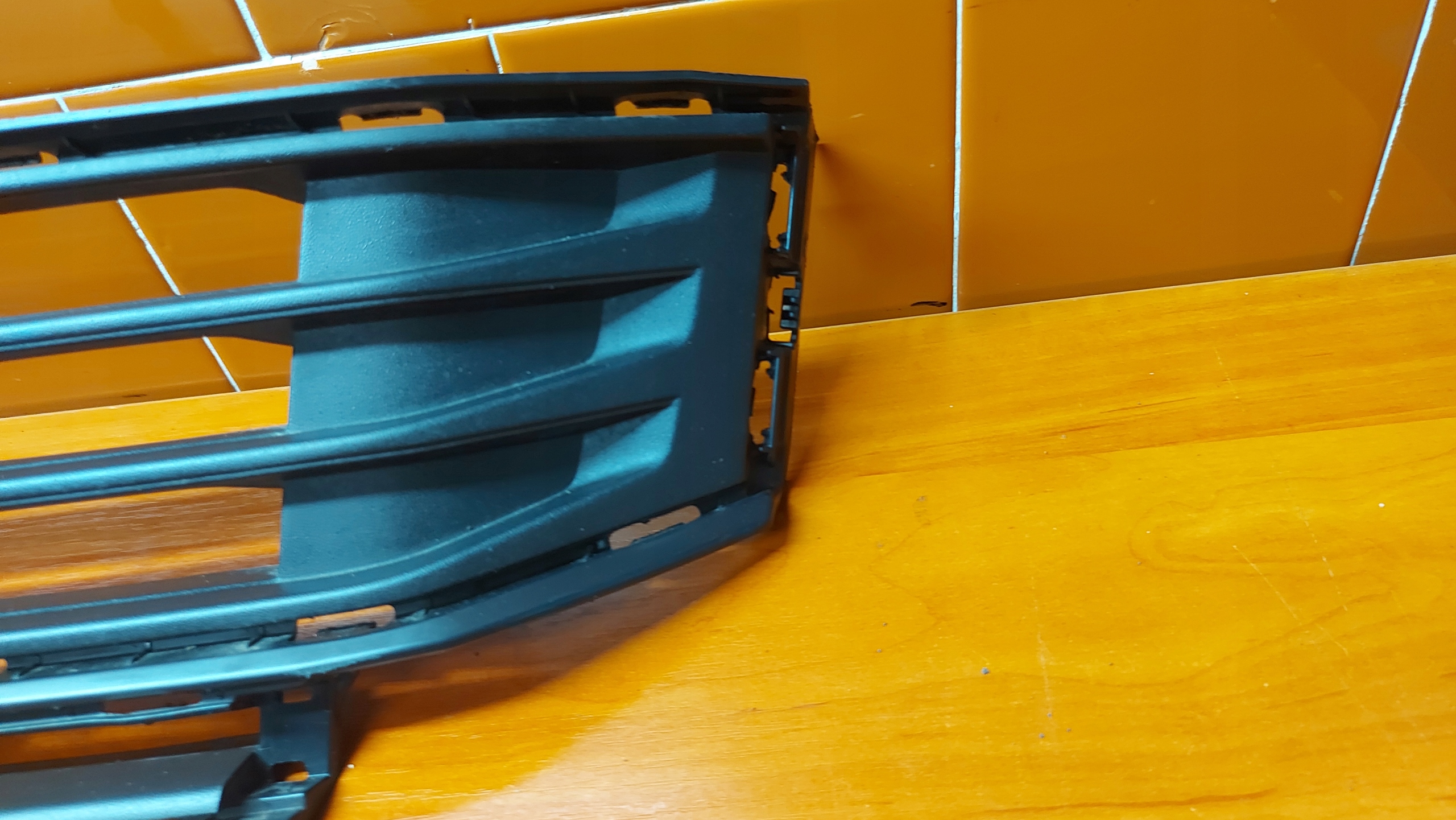 grid central of a bumper front front VW TOURAN II 15