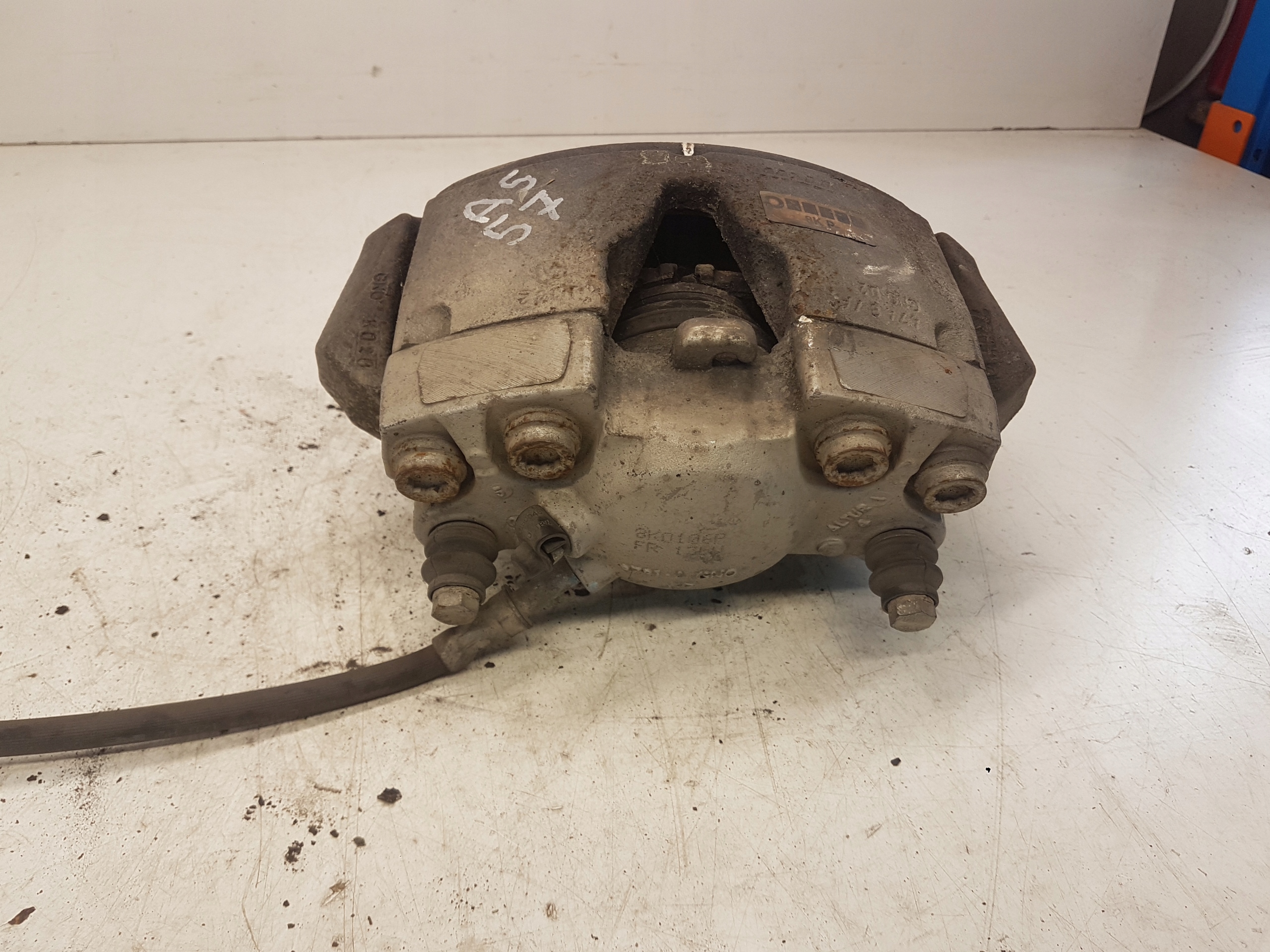 strmeň Brzdový pravý predok AUDI A4 B8 A5 8K0106P