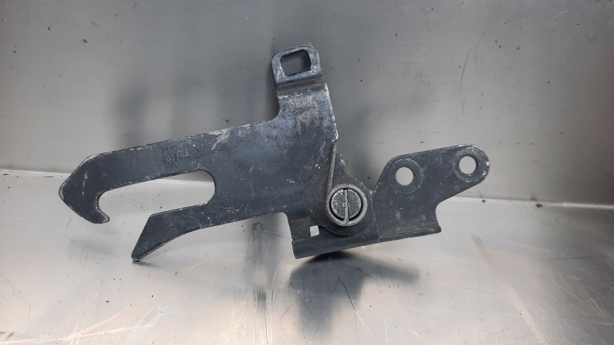 ZAMEK RYGIEL MASKI 8650486 VOLVO XC90 I 02-14R