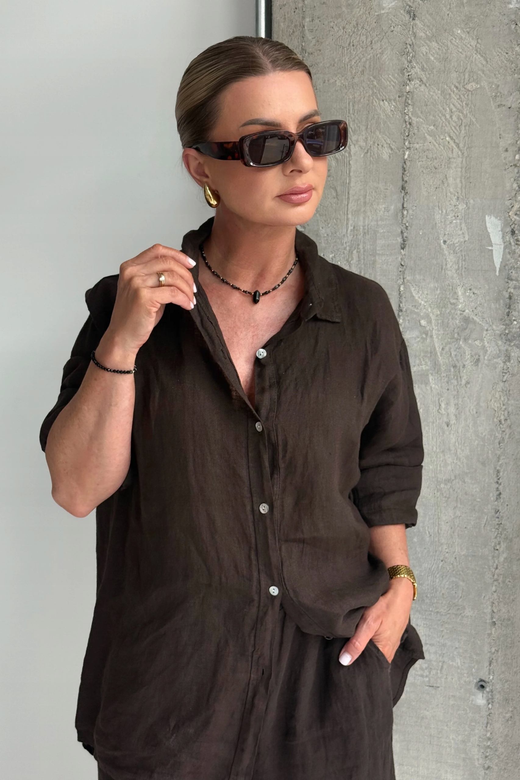 LNIANA KOSZULA BEZ KIESZENI CZEKOLADA