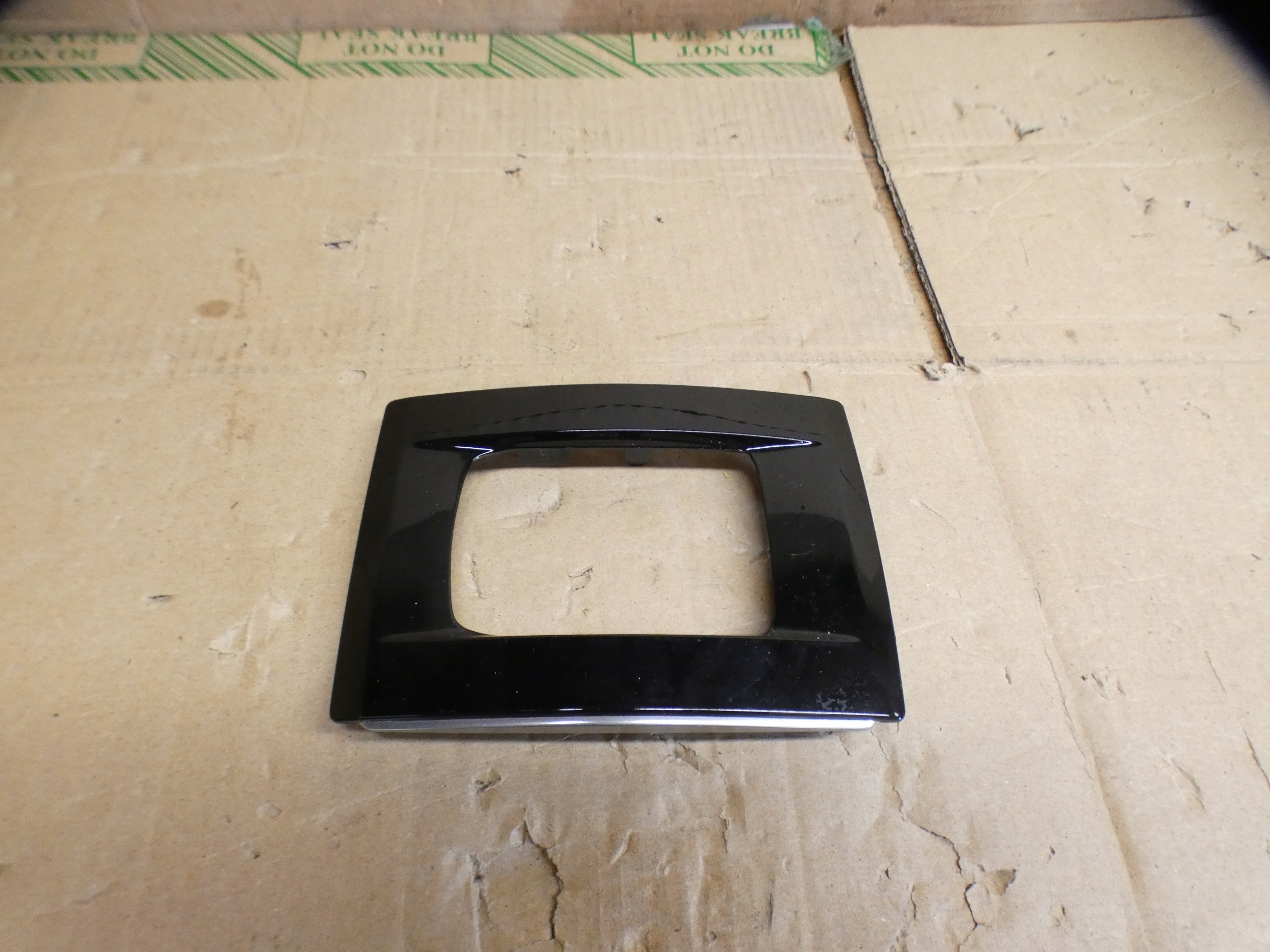 frame cover PANEL DEKOR TUNELU CITROEN DS7 CROSSBACK 9820993877