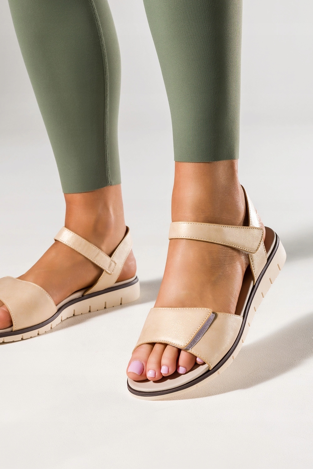 BEŻOWE SANDAŁY DAMSKIE NA RZEP WYGODNE PŁASKIE MIENIĄCE SIĘ PASKI r 39 Marka Casu