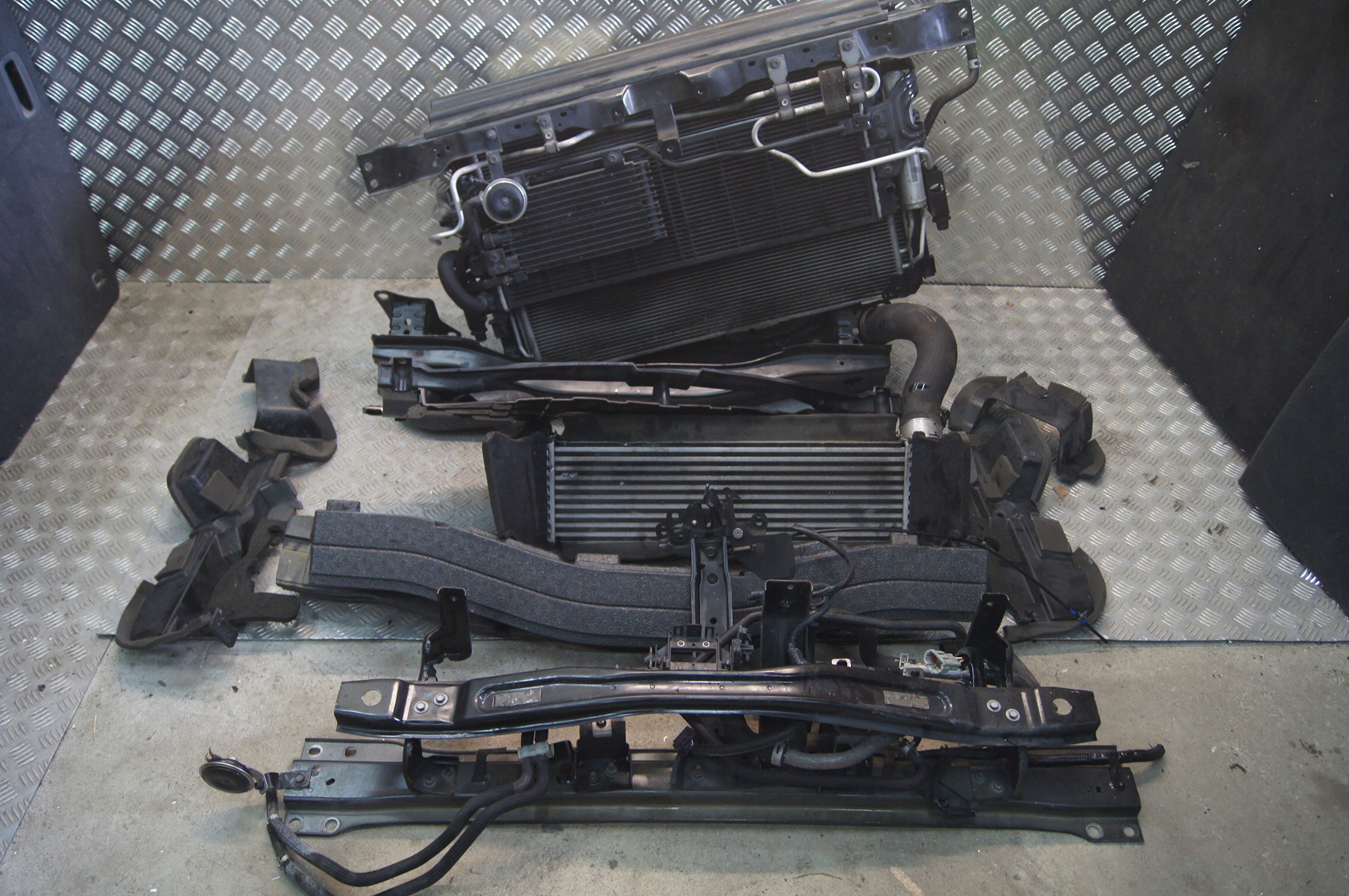 Nissan Navara NP300 D23 LIFT pas przedni chłodnice wzmocnienie automat