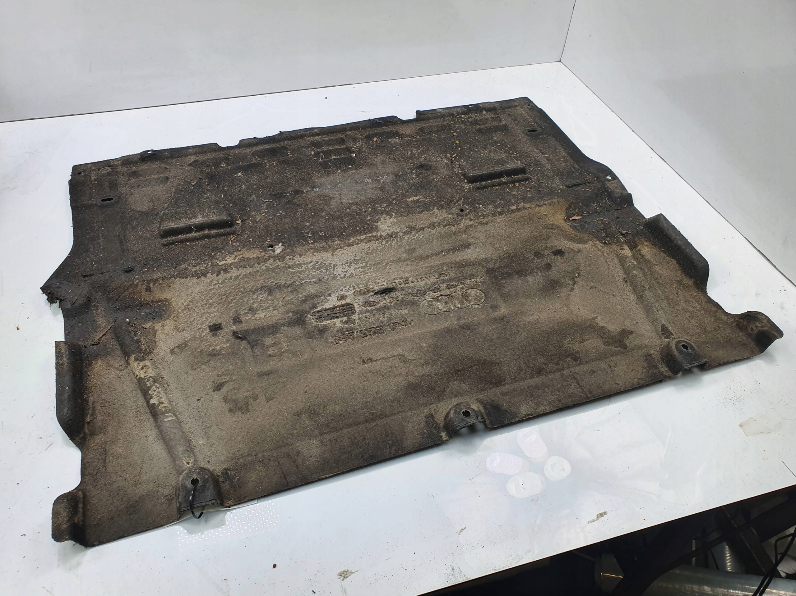 OSLONA 4N0825235 AUDI A8 D5 4N Part number 4N0825235