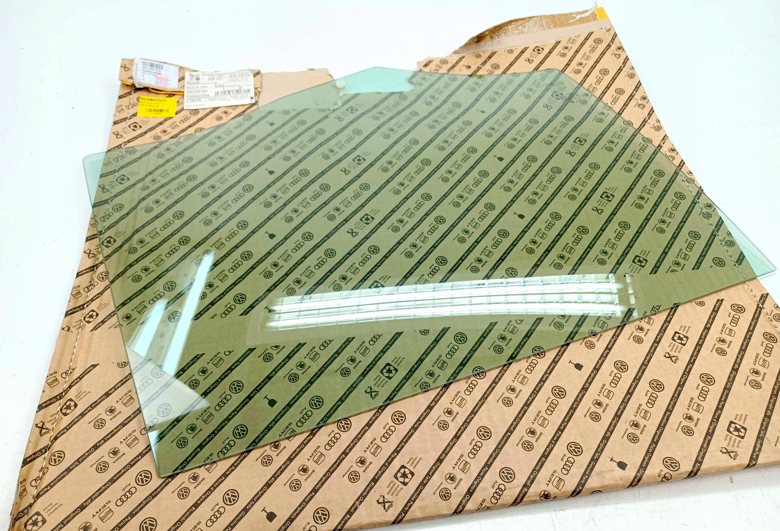 3G9845026 - New org Door GLASS right Rear VW Passat B8 универсал