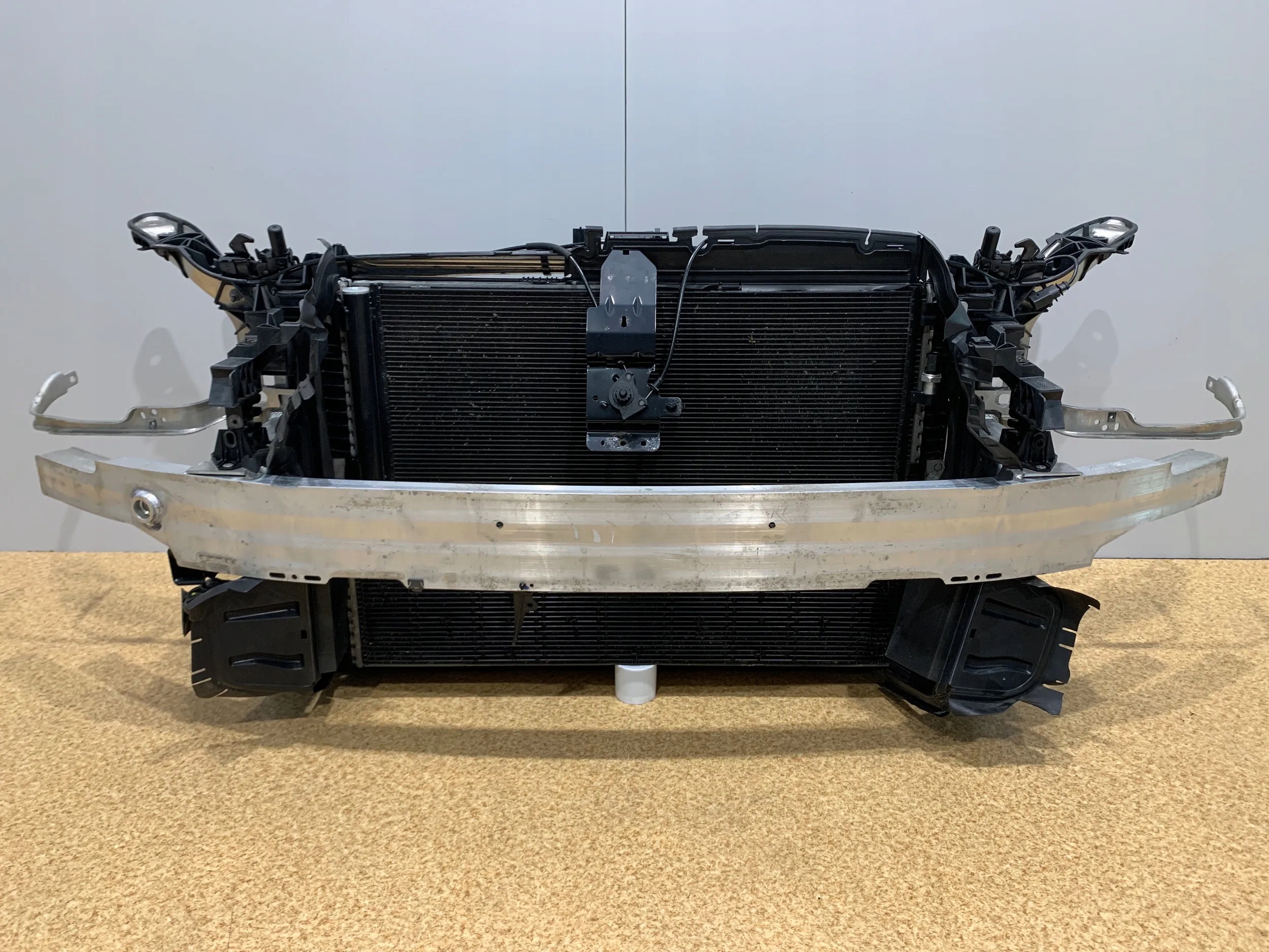 AUDI A6 C8 PAS PRZEDNI CHŁODNICE KOMPLET 2.0 TDI