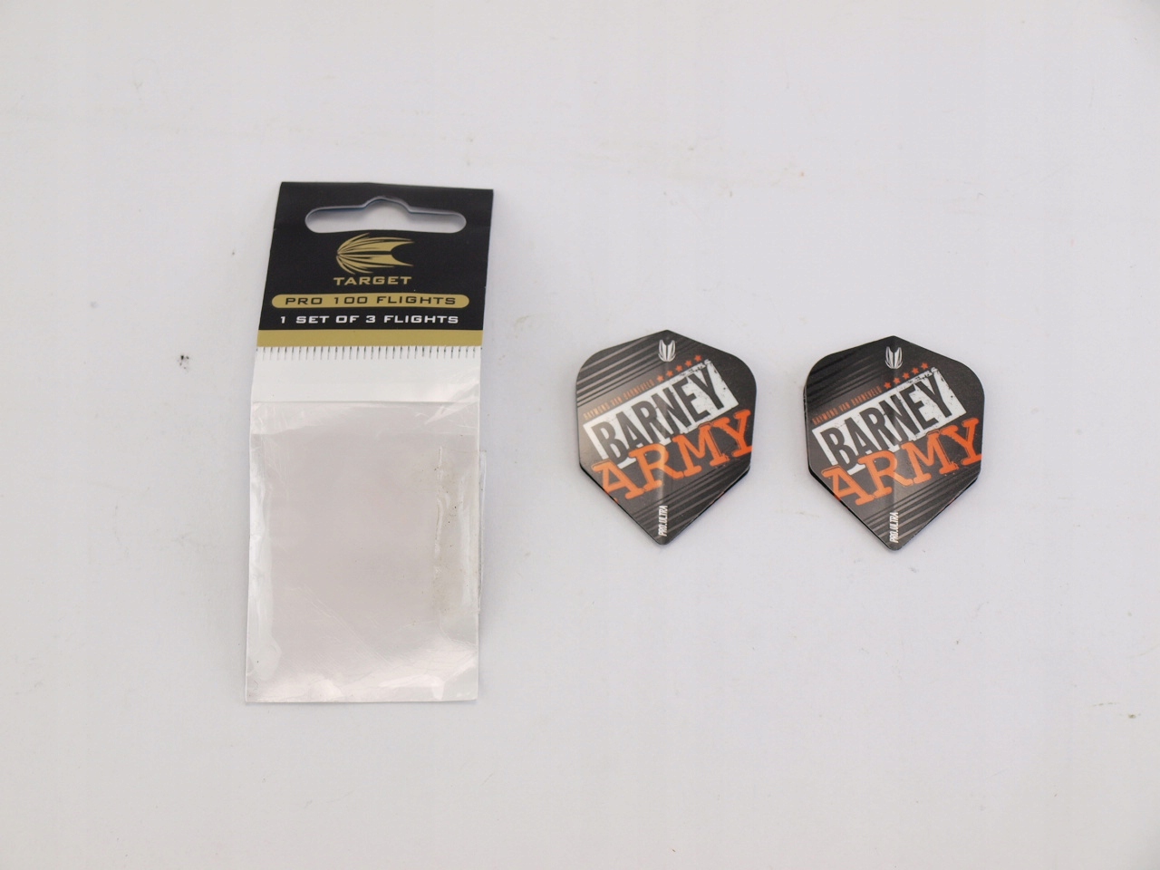 TARGET Barney Army Piórka do rzutek do darta 2 szt Marka Target