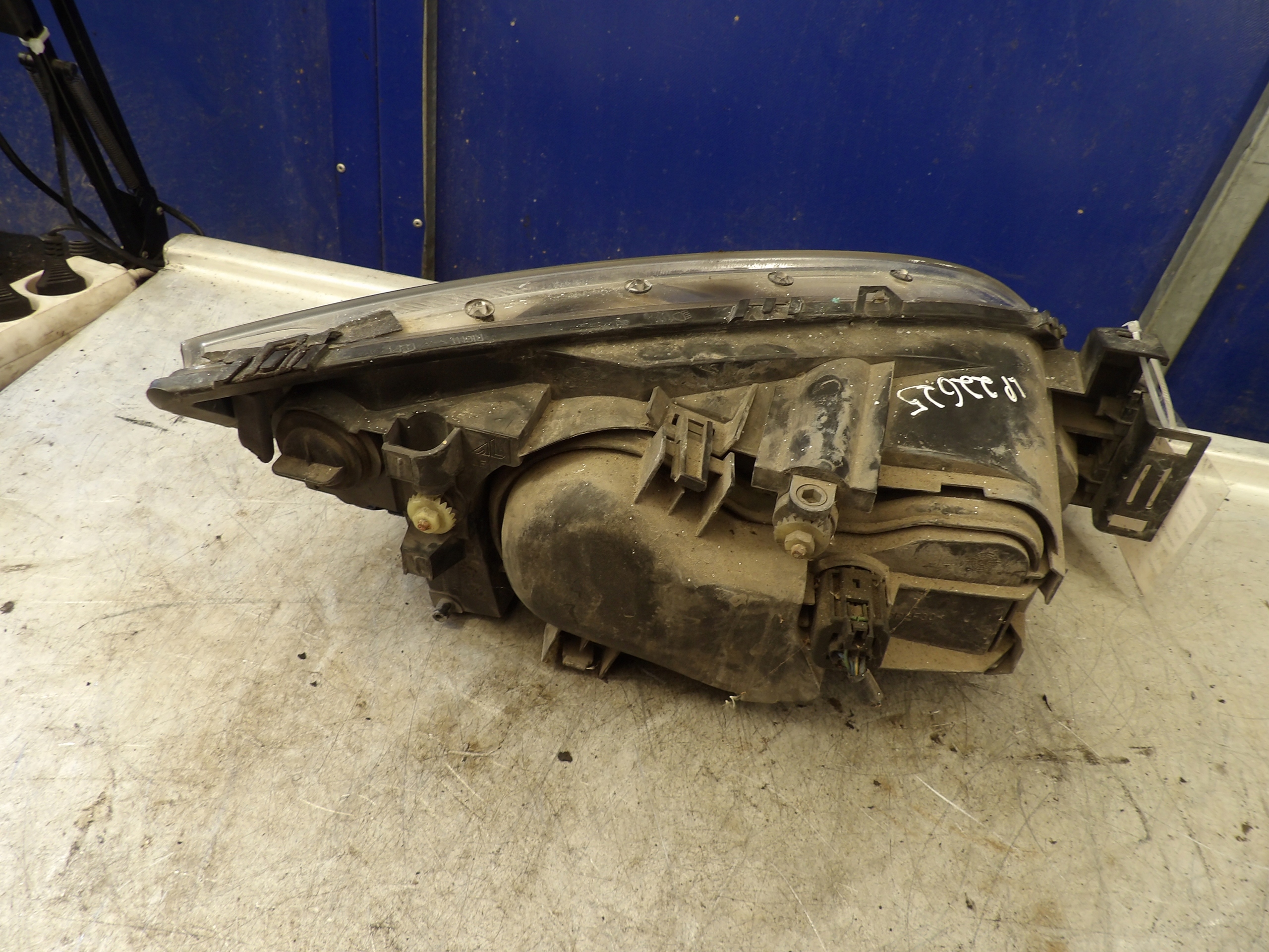 Ford Mondeo MK3 light front left