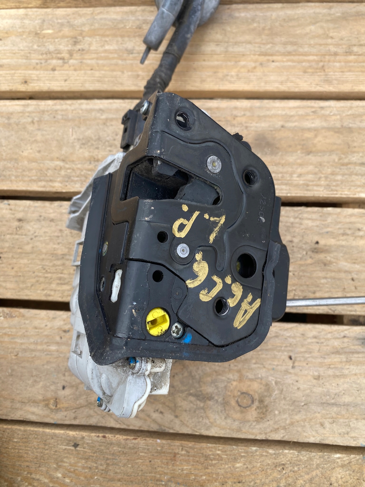 lock door left front front left AUDI A6 C6 4F2837015