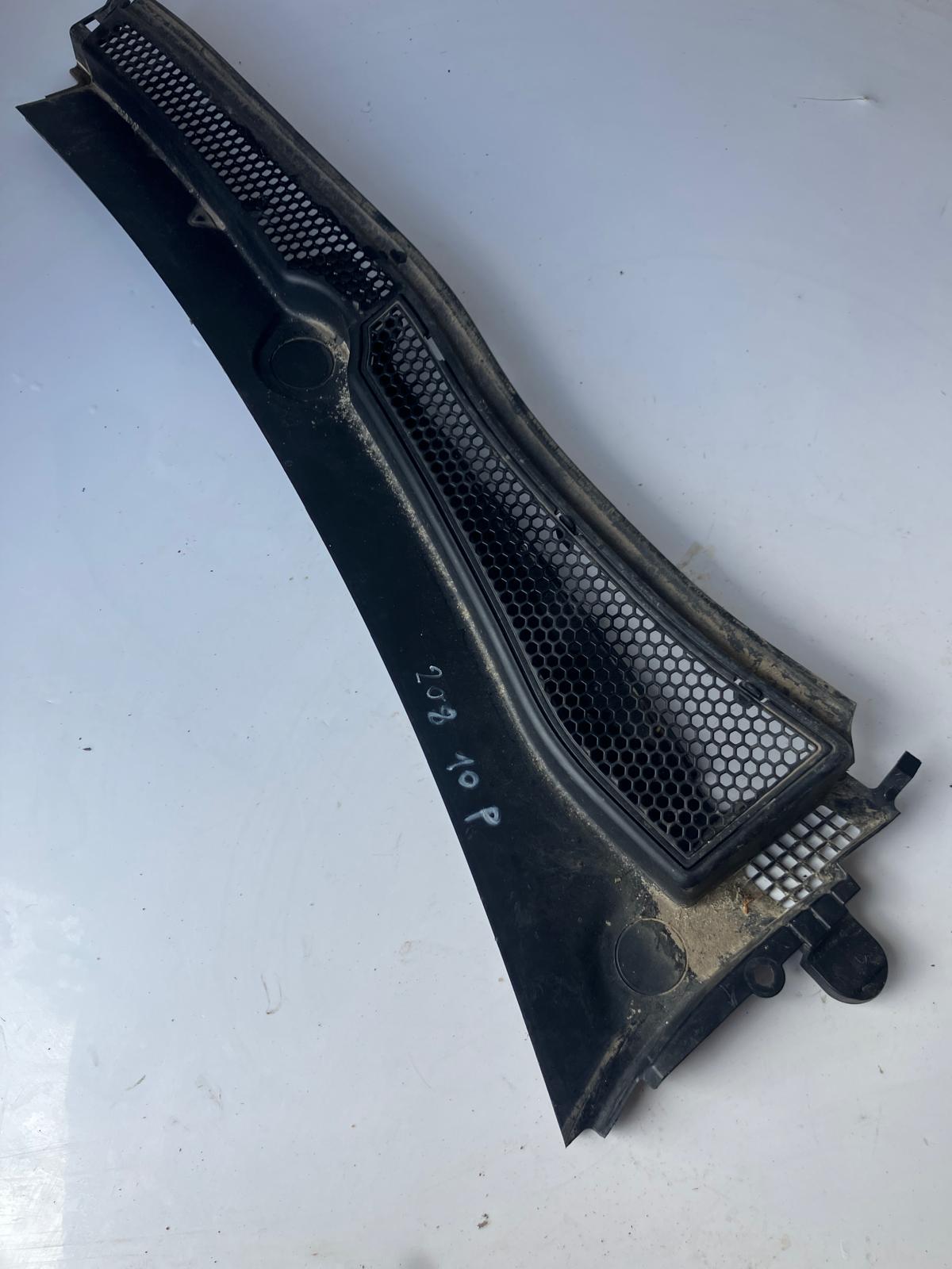 torpedo right upper PEUGEOT 208 and 9673303277
