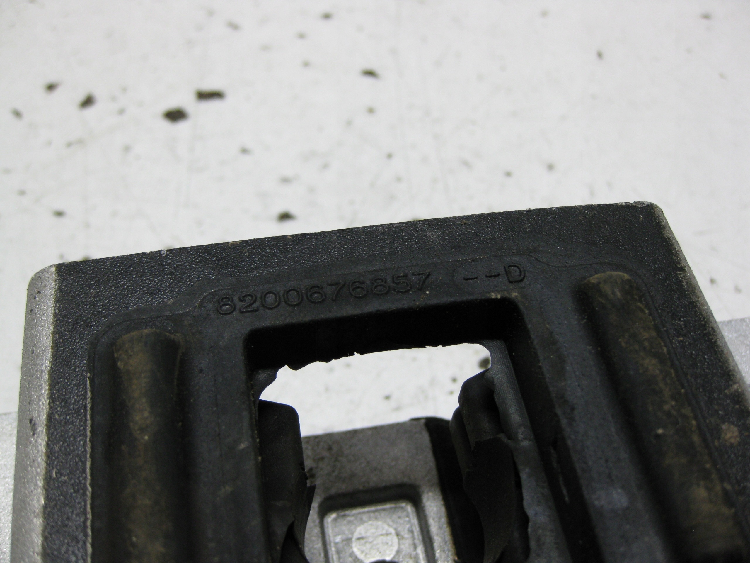 RENAULT MASTER III LIFT engine mount 8200676857