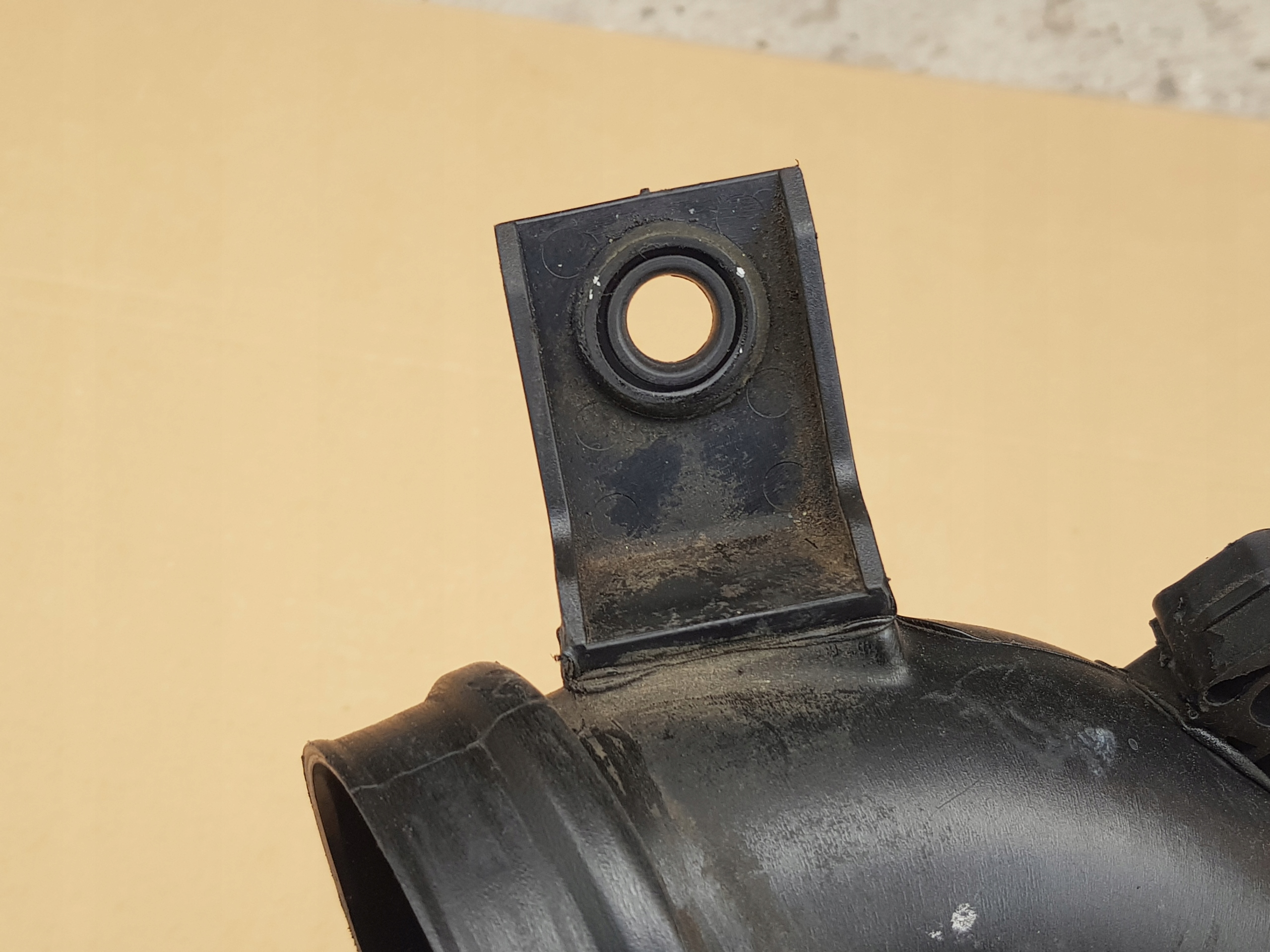 впуск Воздух Двигателя / Audi A2 1.4 tdi 75KM / 8Z0129654L / ИСПРАВНЫЙ