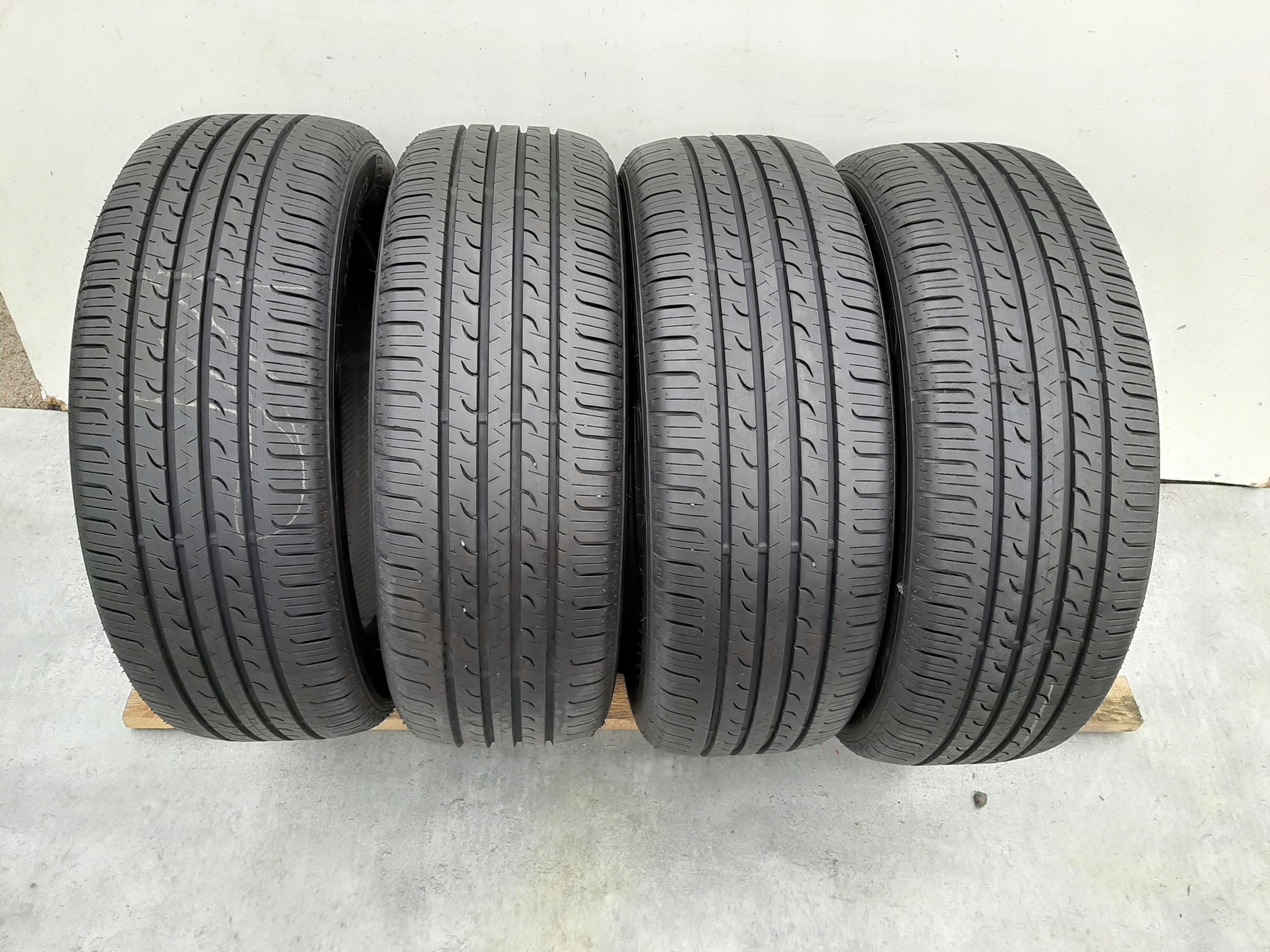 4X 225/55/19 Goodyear EfficientGrip SUV 4x4