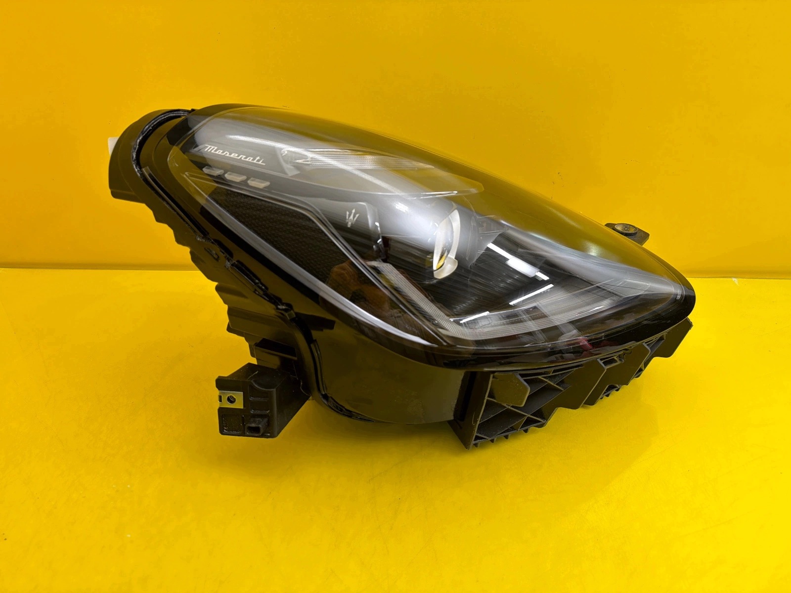 light right Maserati Grecale M182 22- Full Led Black 06703540670